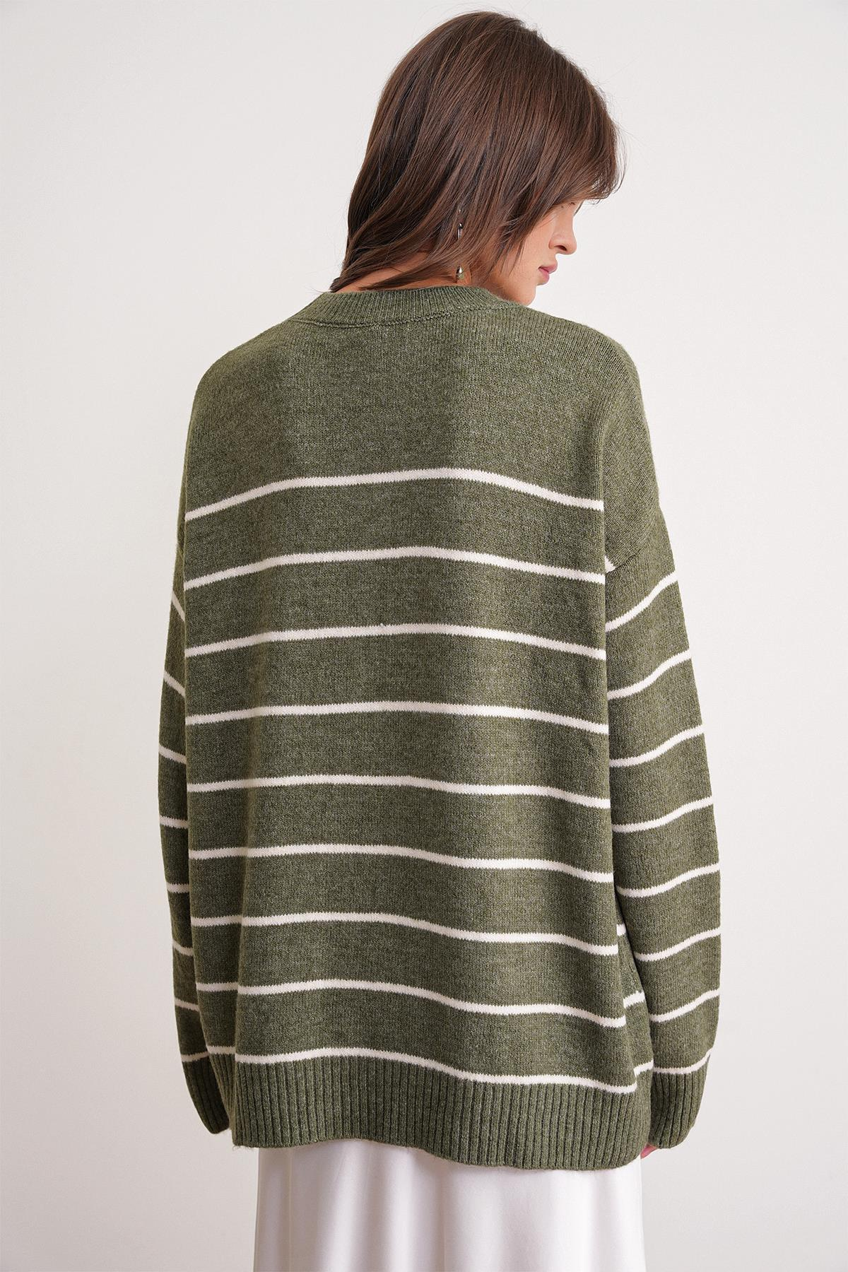 6944 Kadın Salaş Yumuşak Dokulu Çizgili Triko Kazak Haki