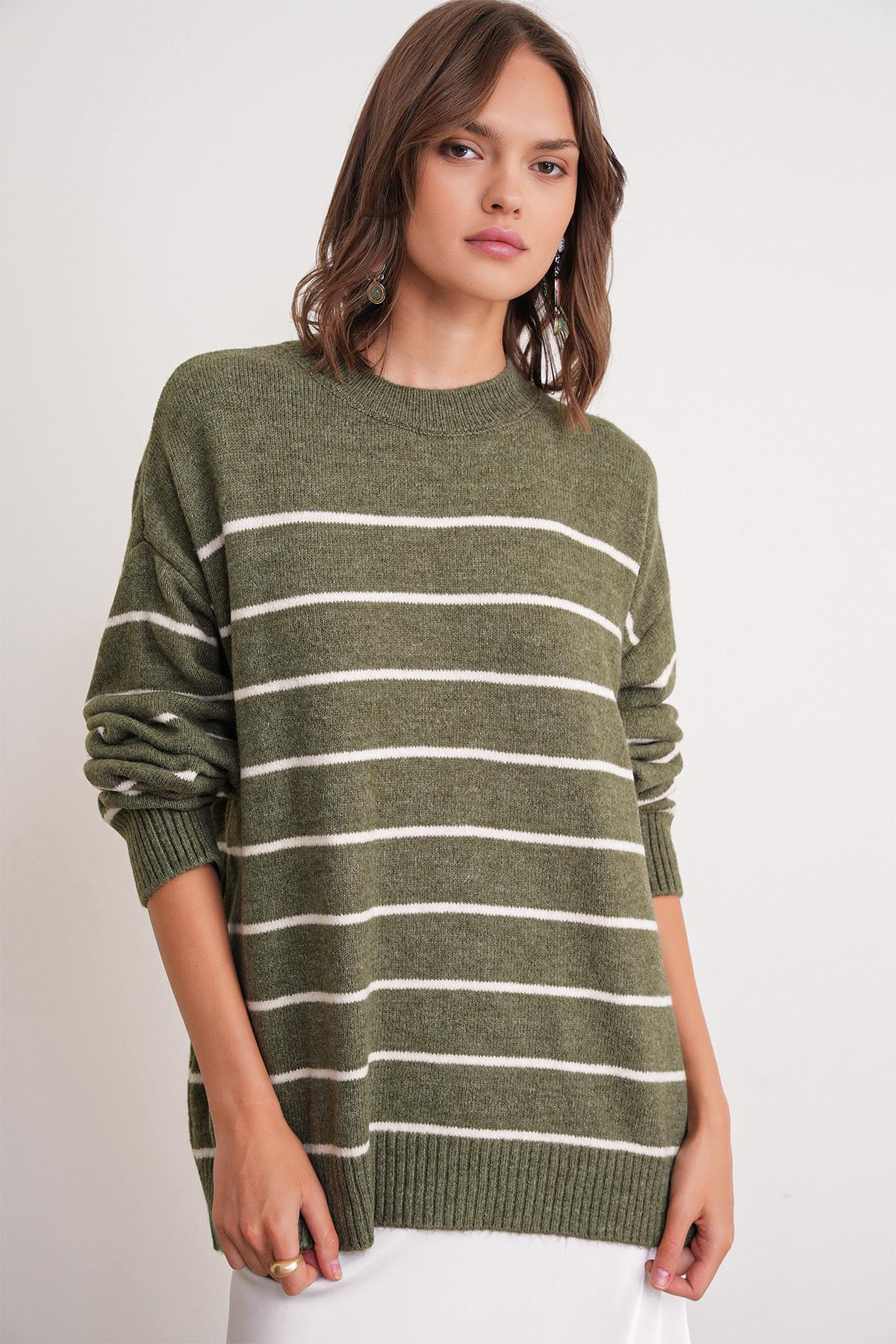 6944 Kadın Salaş Yumuşak Dokulu Çizgili Triko Kazak Haki
