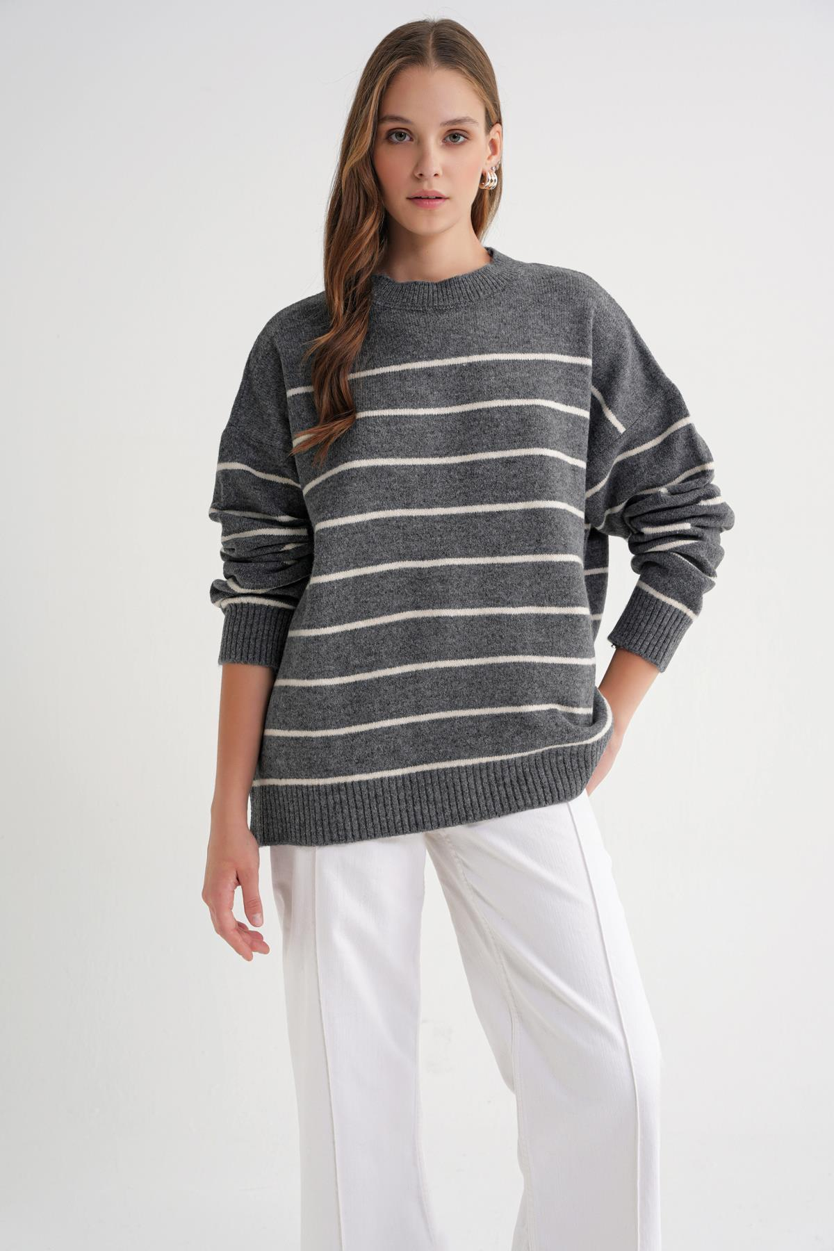 6944 Kadın Salaş Yumuşak Dokulu Çizgili Triko Kazak Antrasit