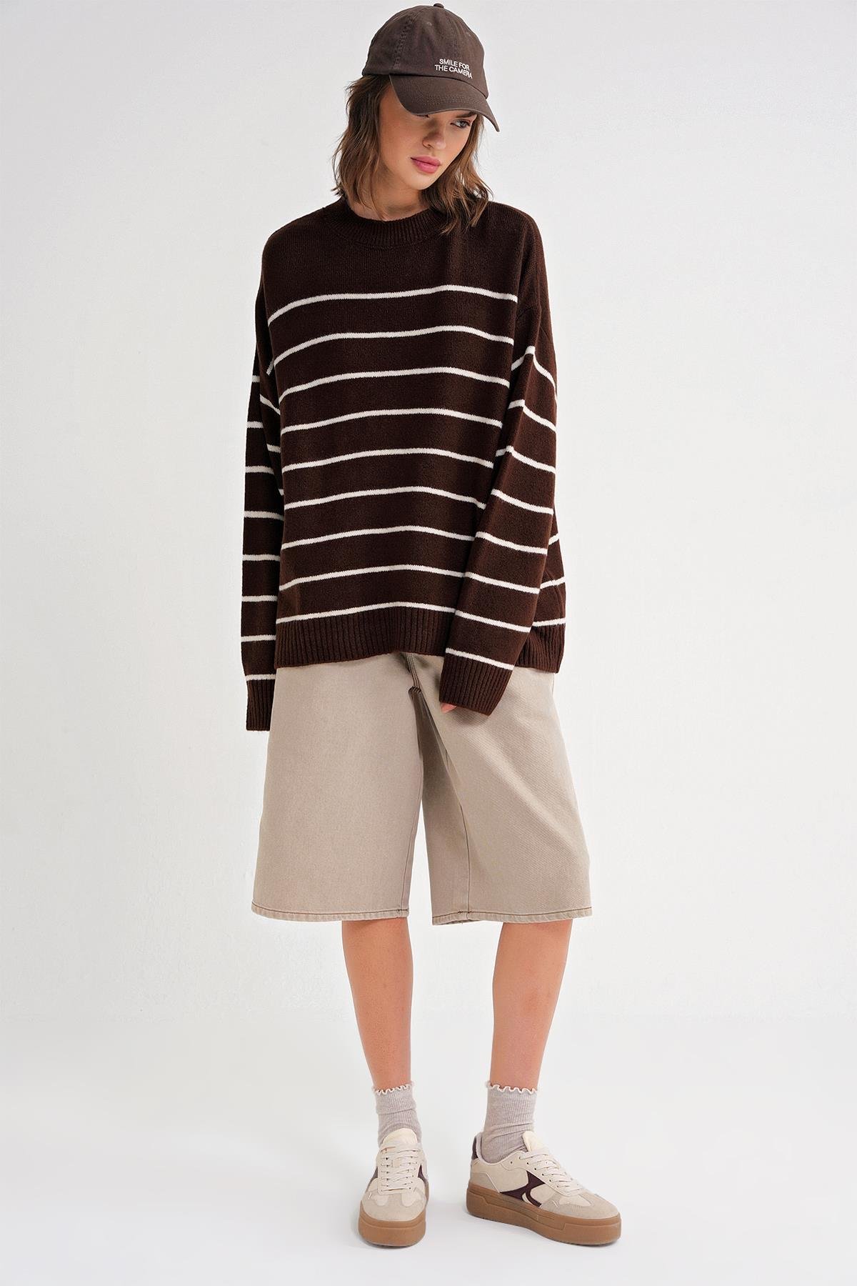 6944 Kadın Salaş Yumuşak Dokulu Çizgili Triko Kazak Kahve