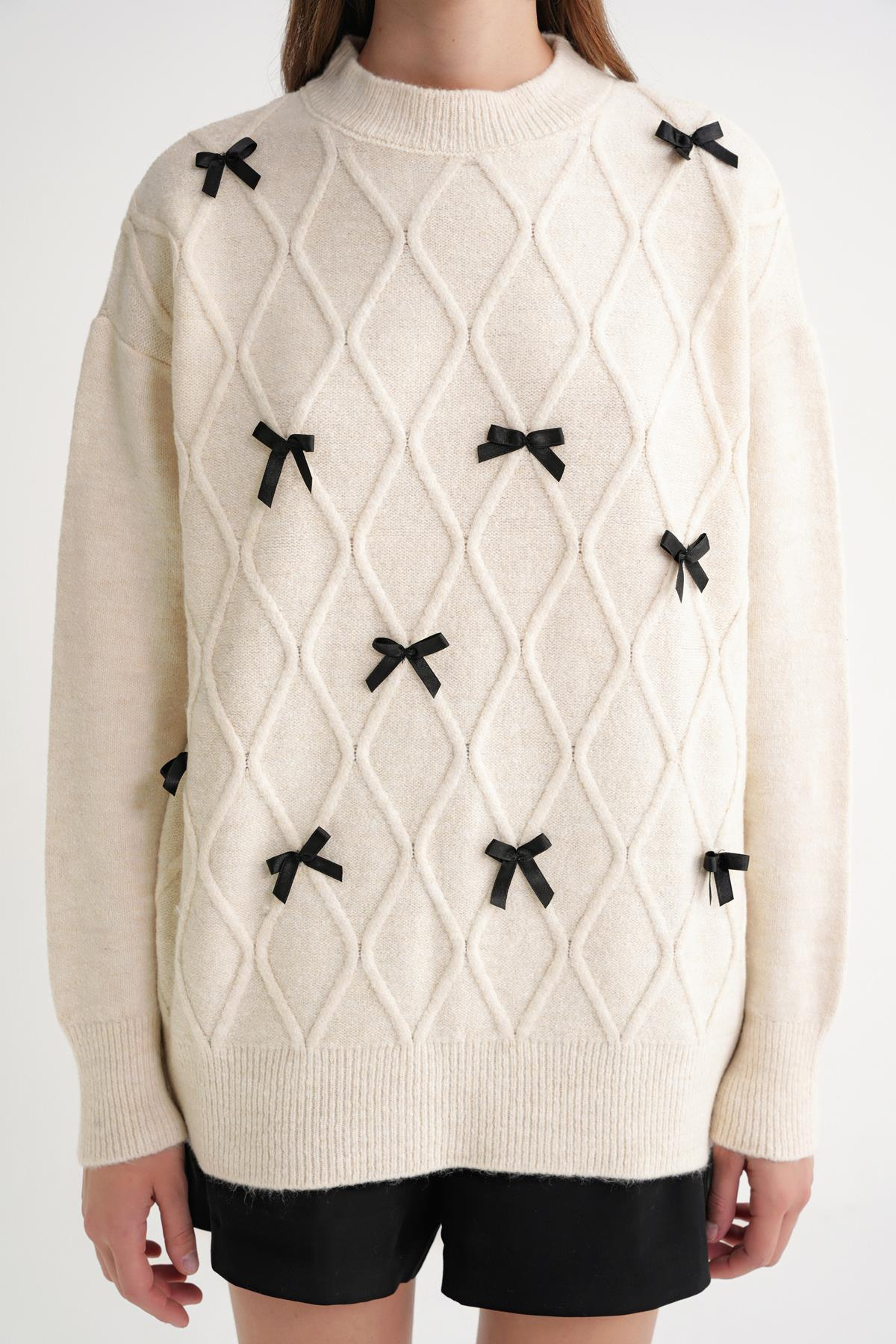 6946 Kadın Oversize Bisiklet Yaka Kurdeleli Triko Kazak Naturel