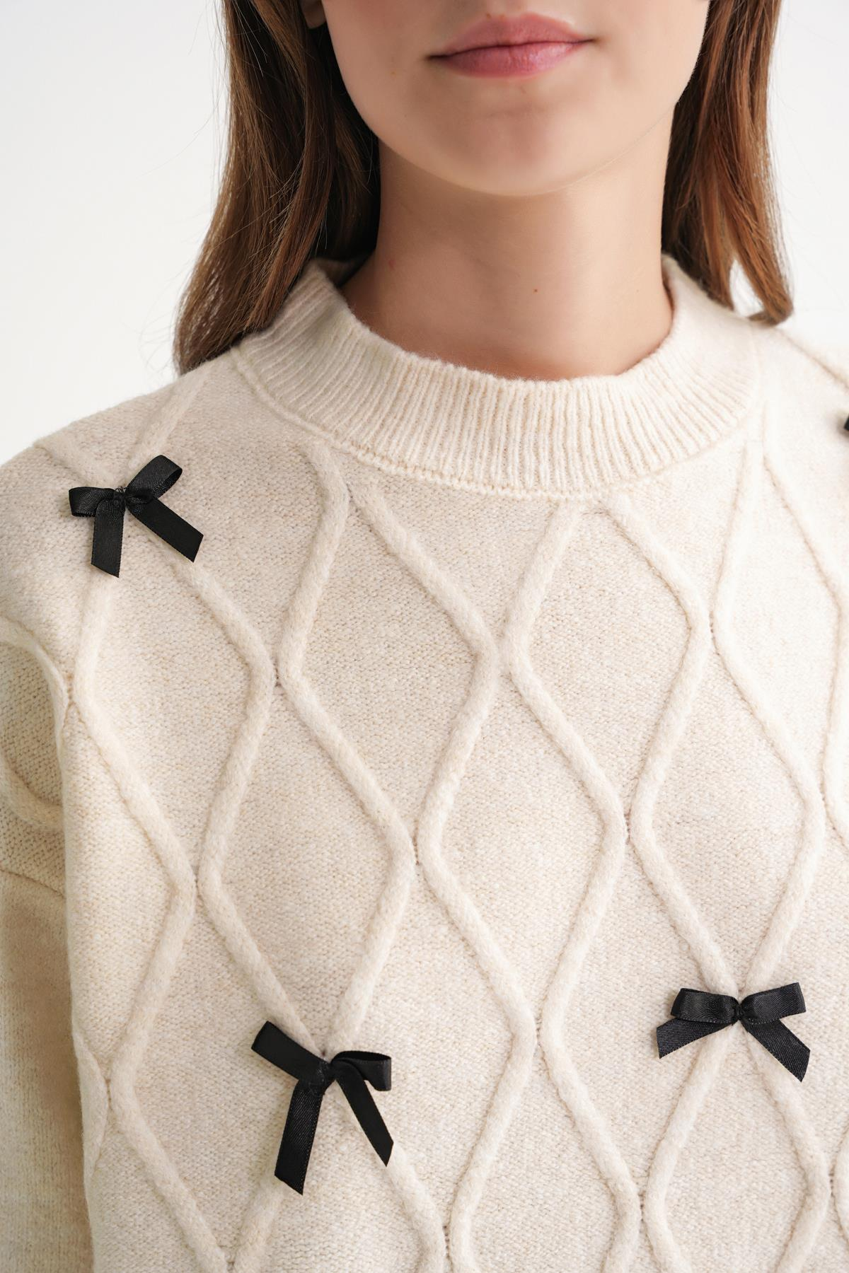 6946 Kadın Oversize Bisiklet Yaka Kurdeleli Triko Kazak Naturel