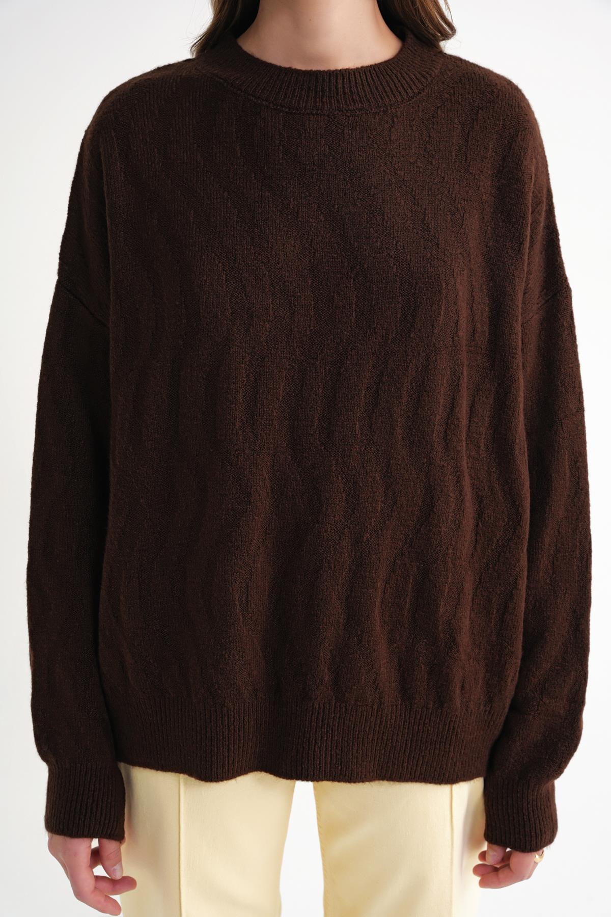 6947 Kadın Kendinden Desenli Oversize Triko Kazak Kahve