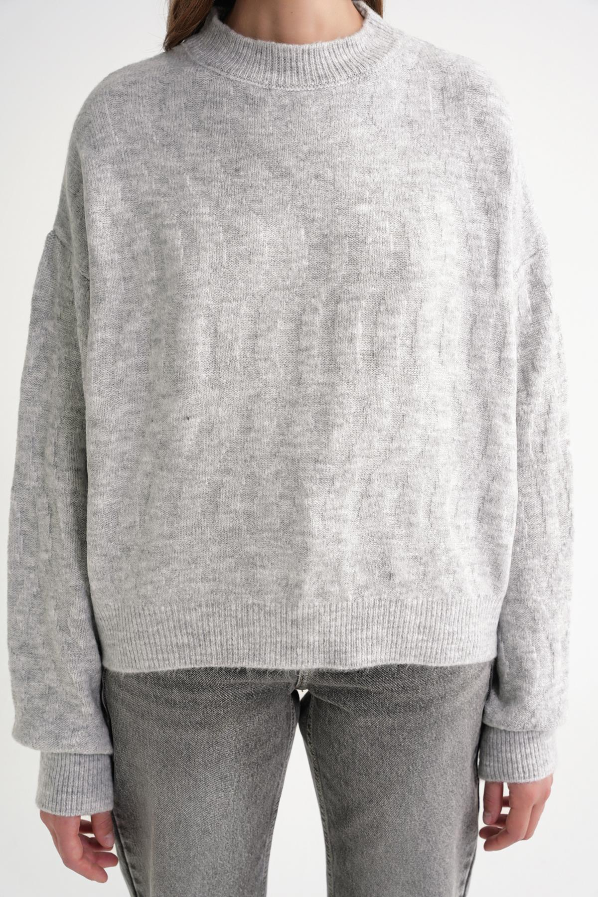 6947 Kadın Kendinden Desenli Oversize Triko Kazak Gri