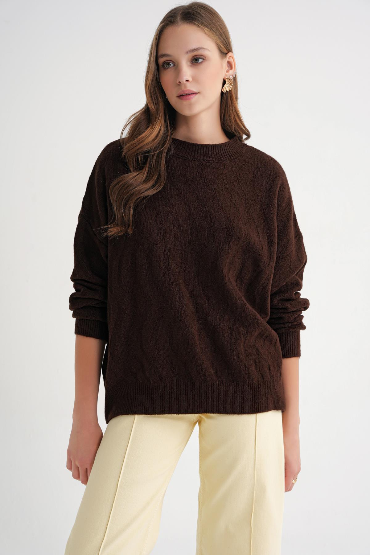 6947 Kadın Kendinden Desenli Oversize Triko Kazak Kahve