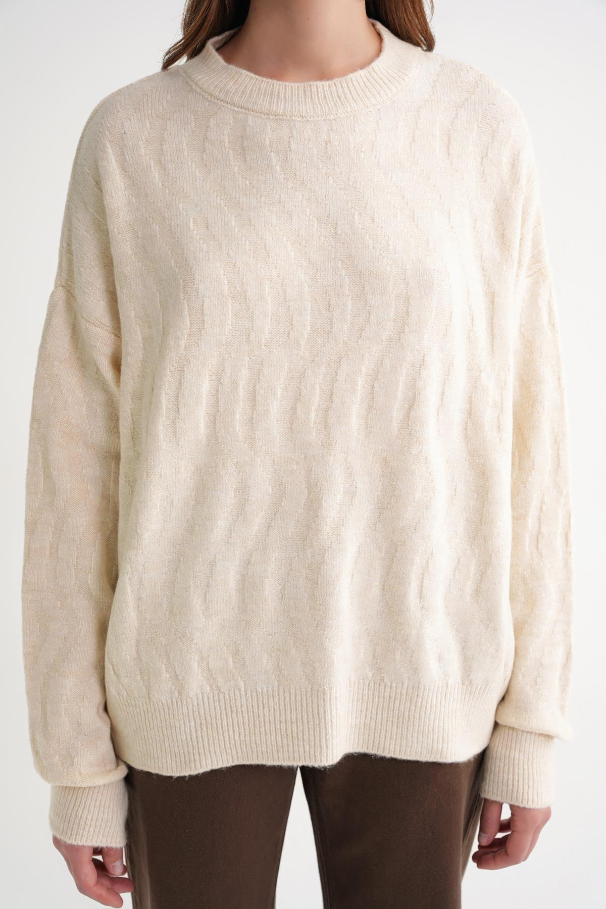 6947 Kadın Kendinden Desenli Oversize Triko Kazak Naturel