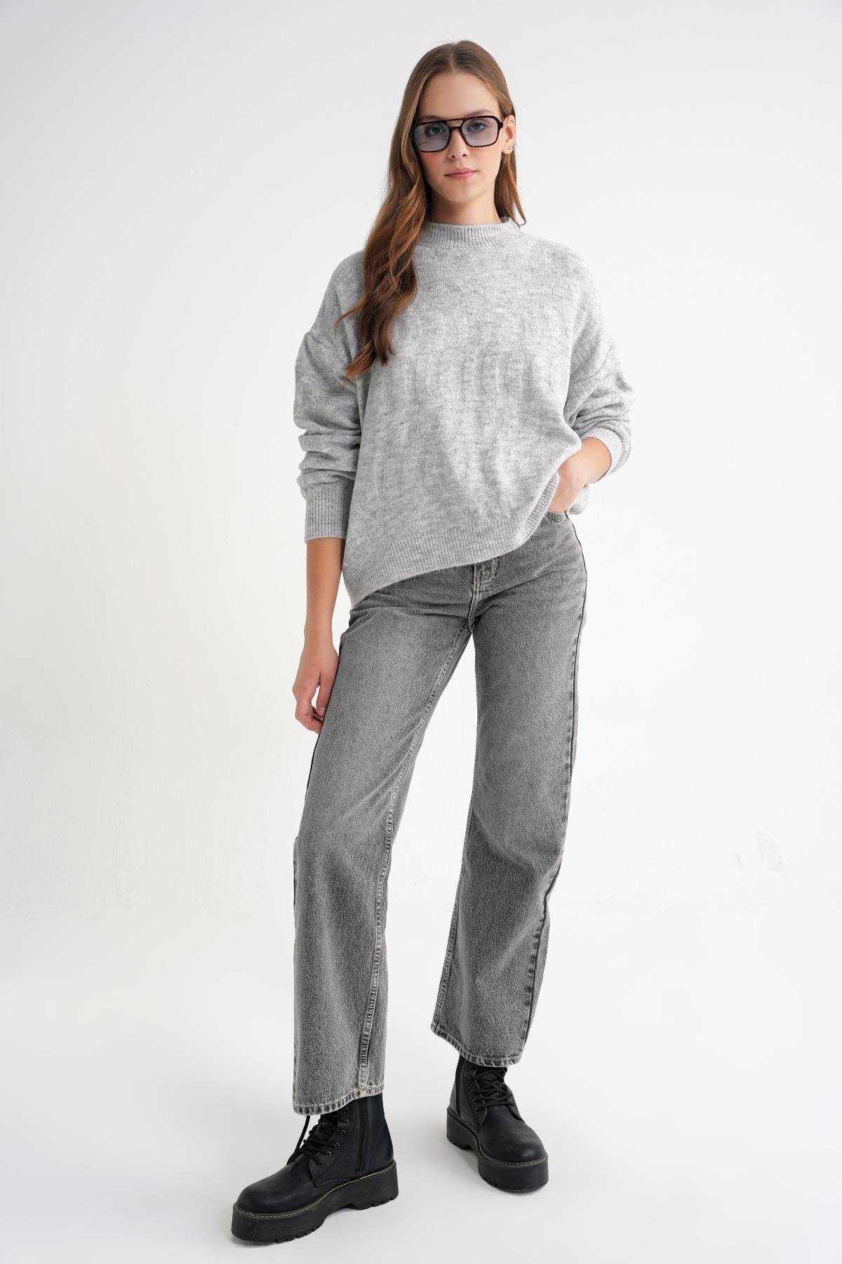 6947 Kadın Kendinden Desenli Oversize Triko Kazak Gri