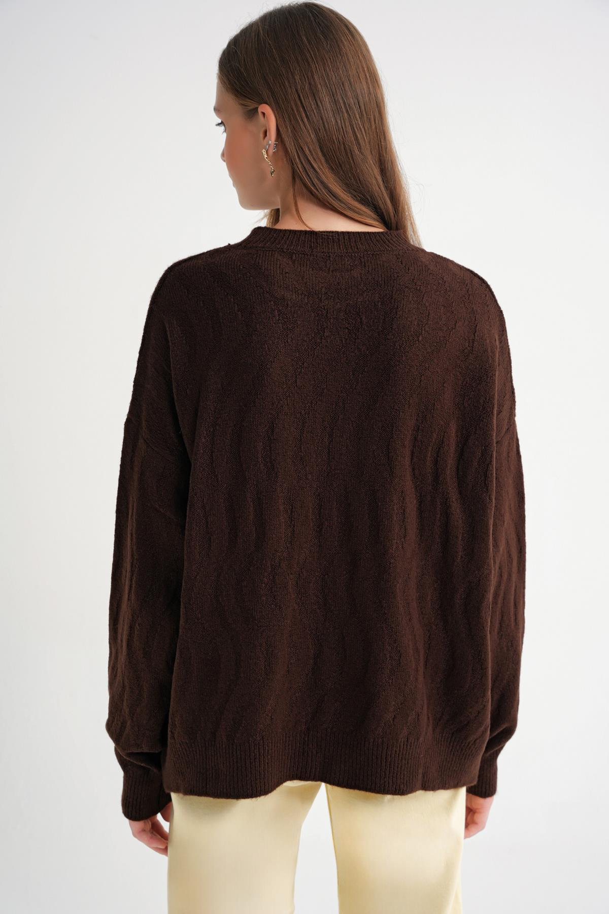 6947 Kadın Kendinden Desenli Oversize Triko Kazak Kahve