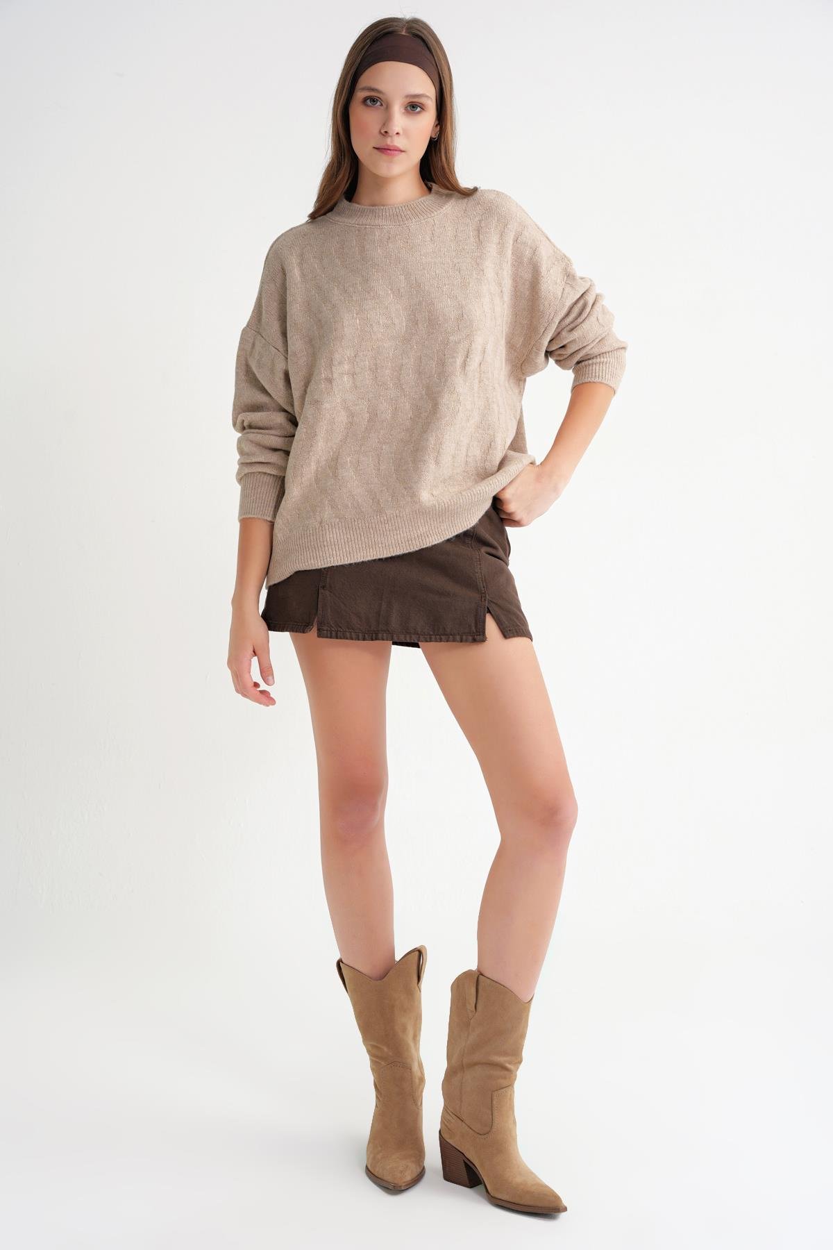 6947 Kadın Kendinden Desenli Oversize Triko Kazak Bej