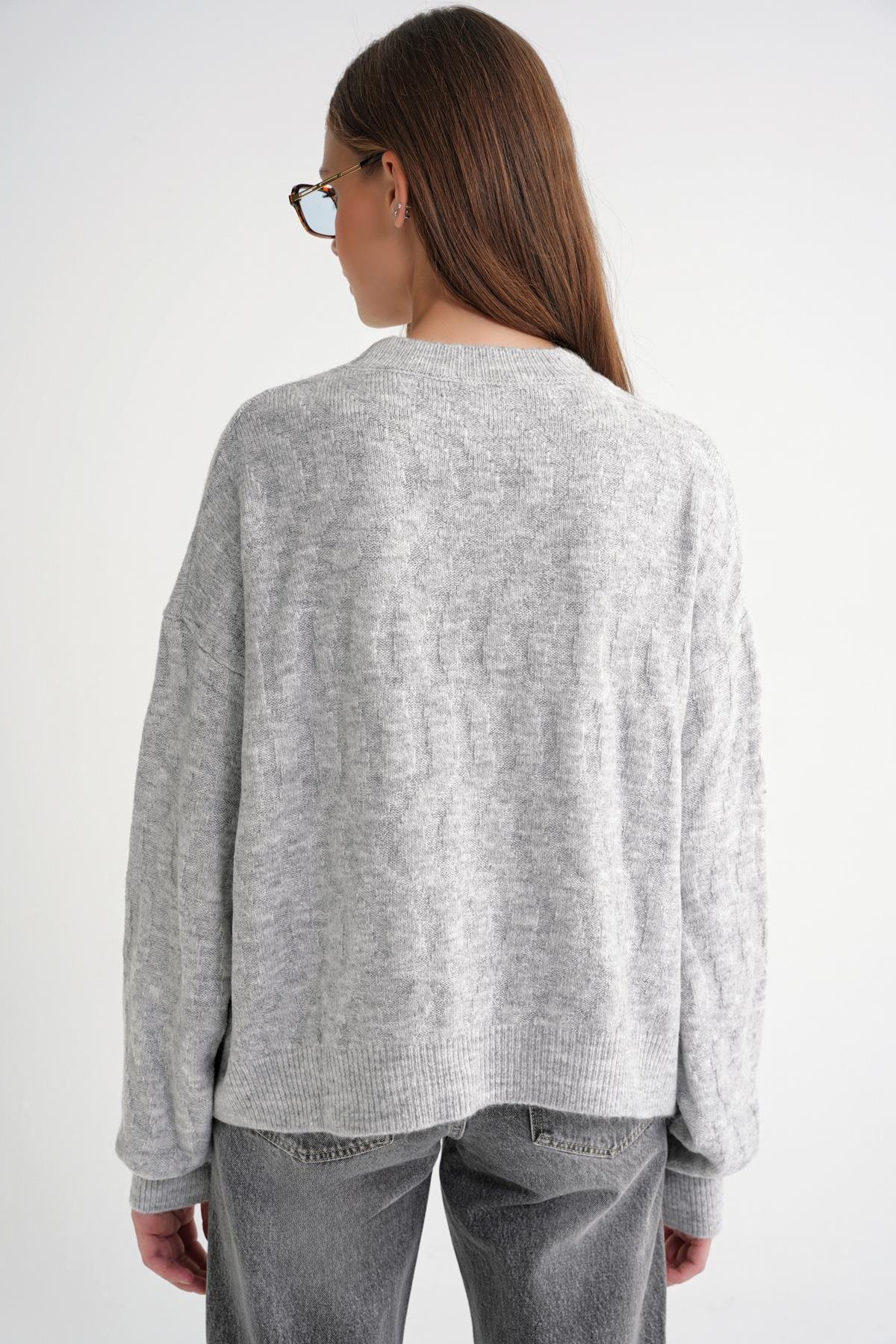 6947 Kadın Kendinden Desenli Oversize Triko Kazak Gri