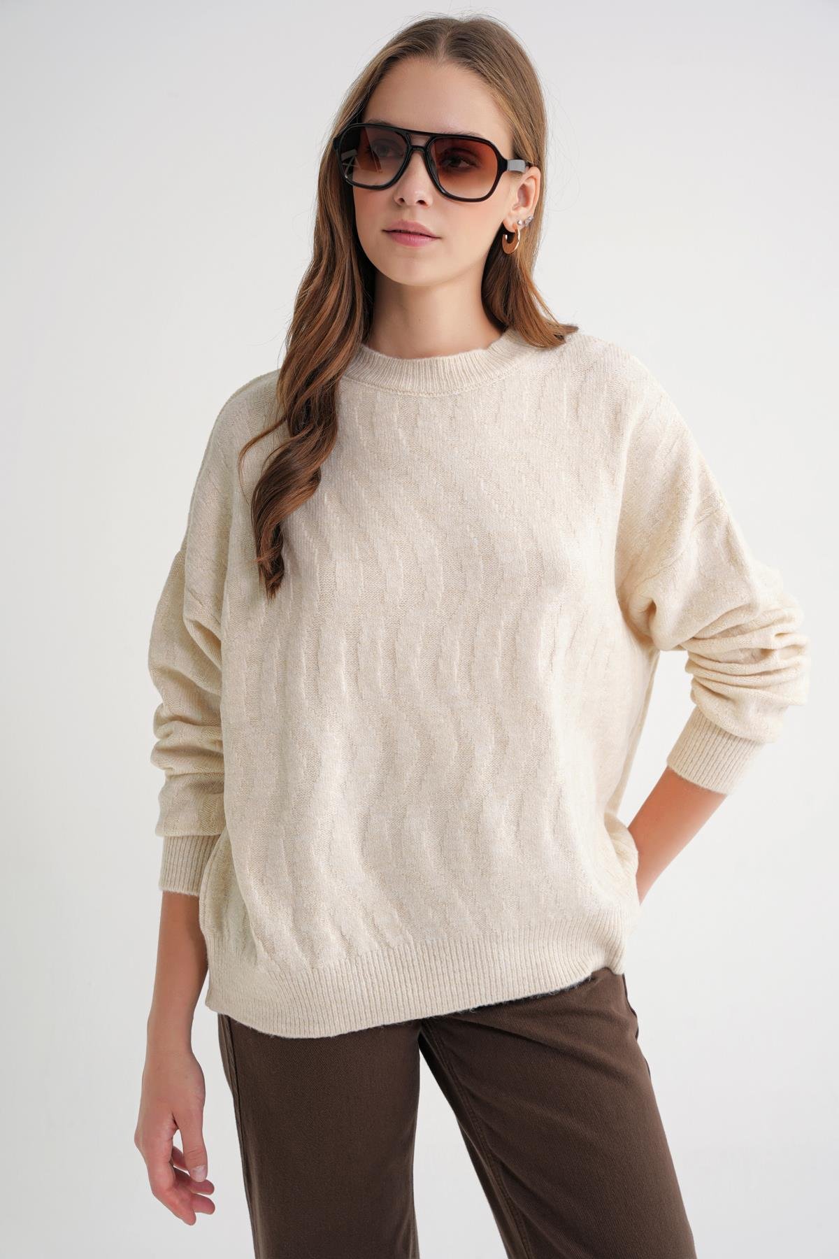 6947 Kadın Kendinden Desenli Oversize Triko Kazak Naturel