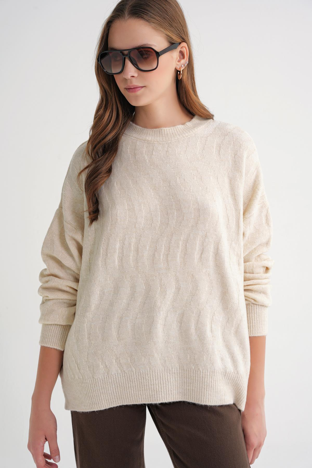 6947 Kadın Kendinden Desenli Oversize Triko Kazak Naturel