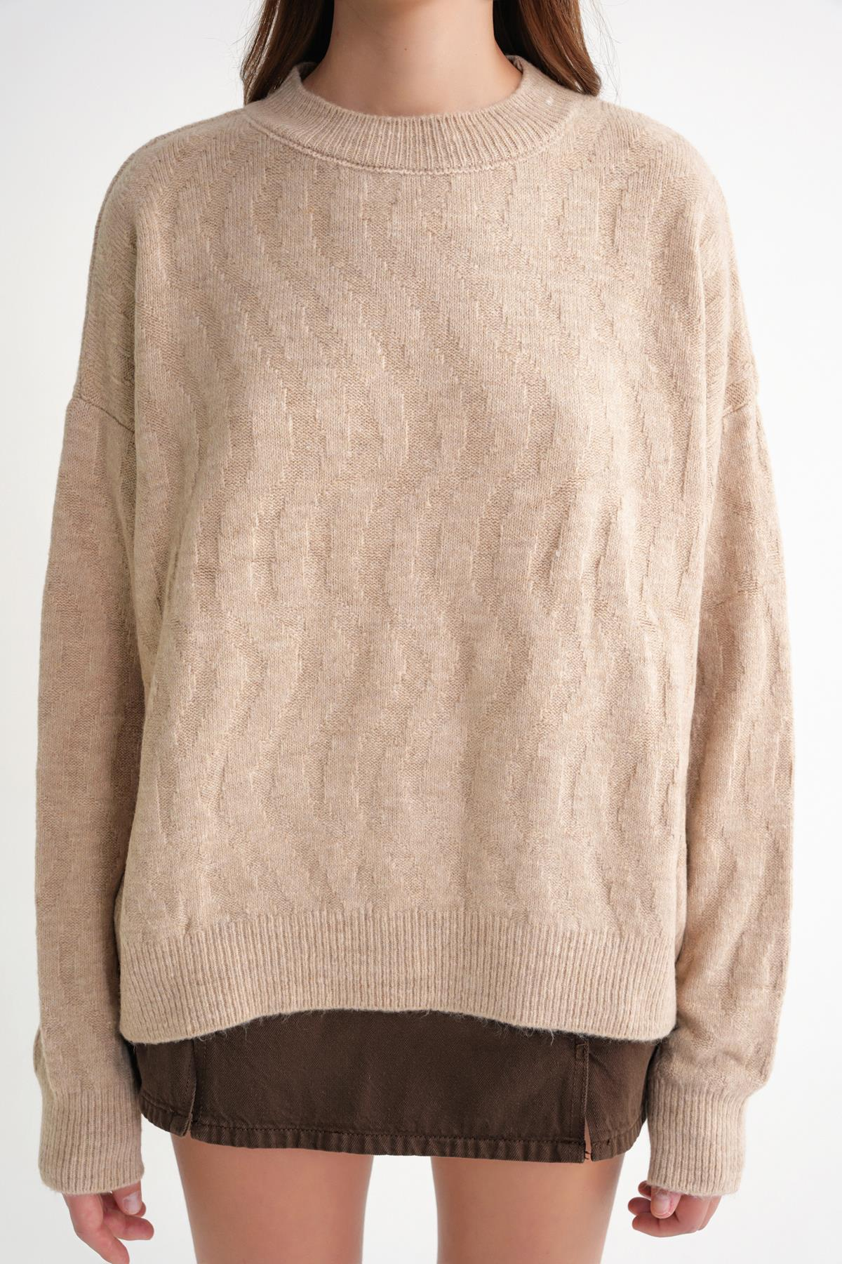 6947 Kadın Kendinden Desenli Oversize Triko Kazak Bej