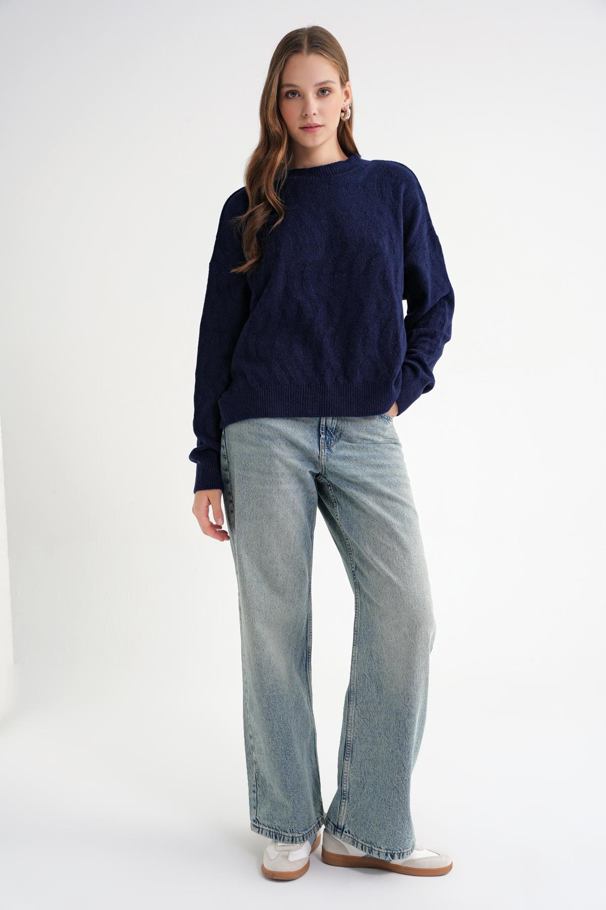 6947 Kadın Kendinden Desenli Oversize Triko Kazak Lacivert