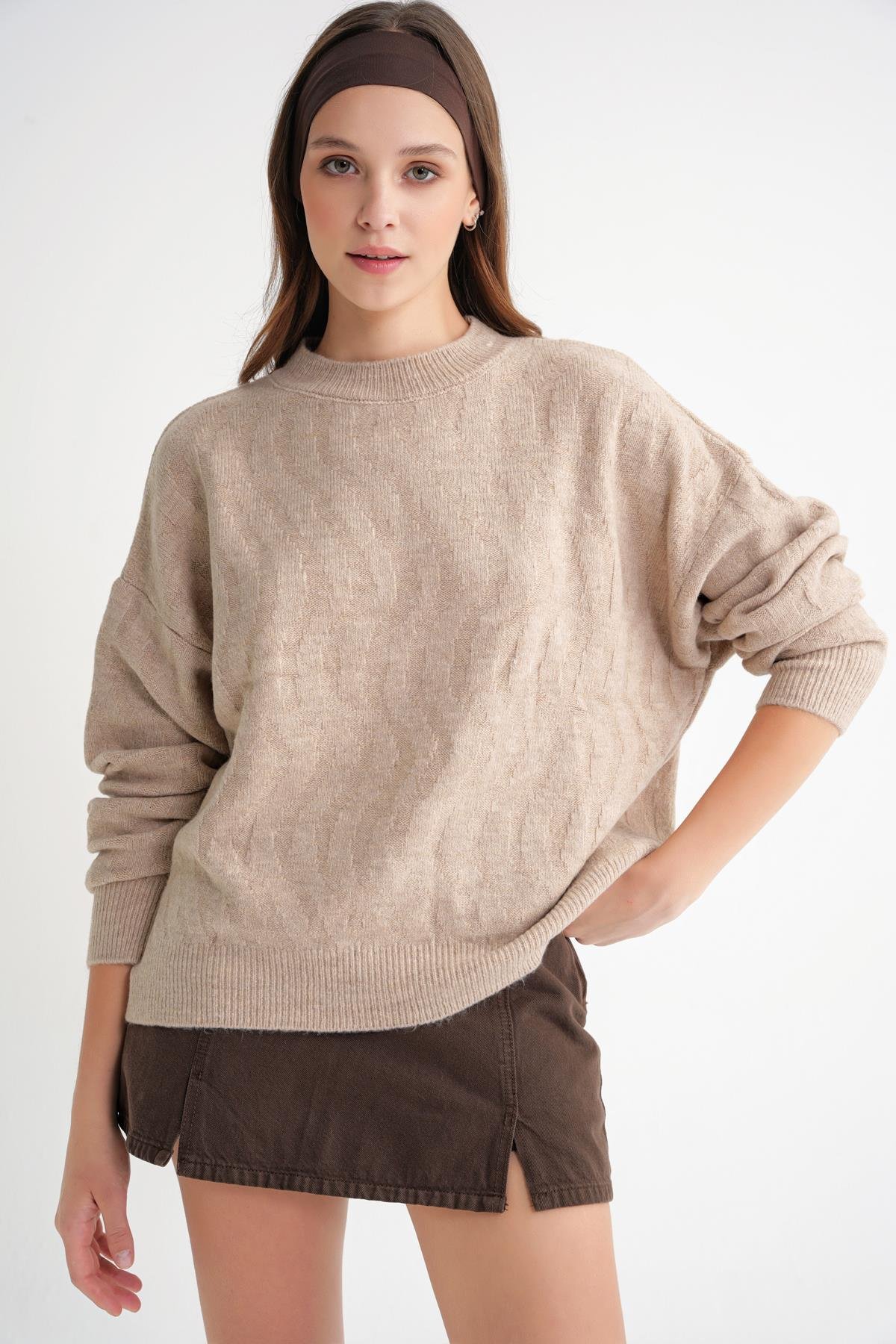 6947 Kadın Kendinden Desenli Oversize Triko Kazak Bej