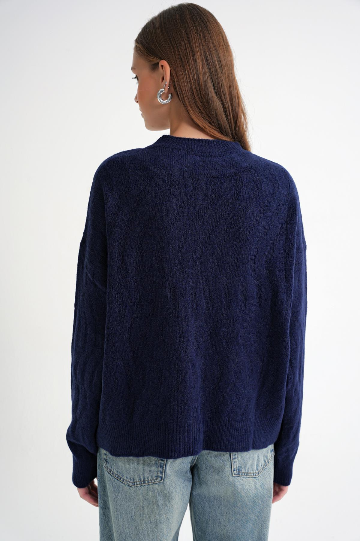 6947 Kadın Kendinden Desenli Oversize Triko Kazak Lacivert