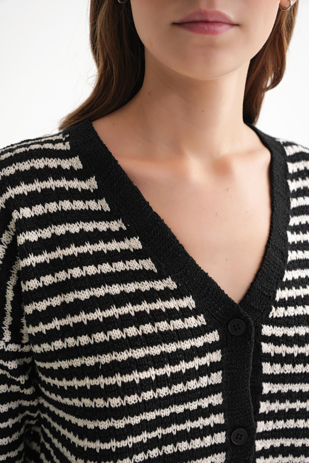 6948 Kadın V Yaka İnce Çizgili Triko Hırka Siyah
