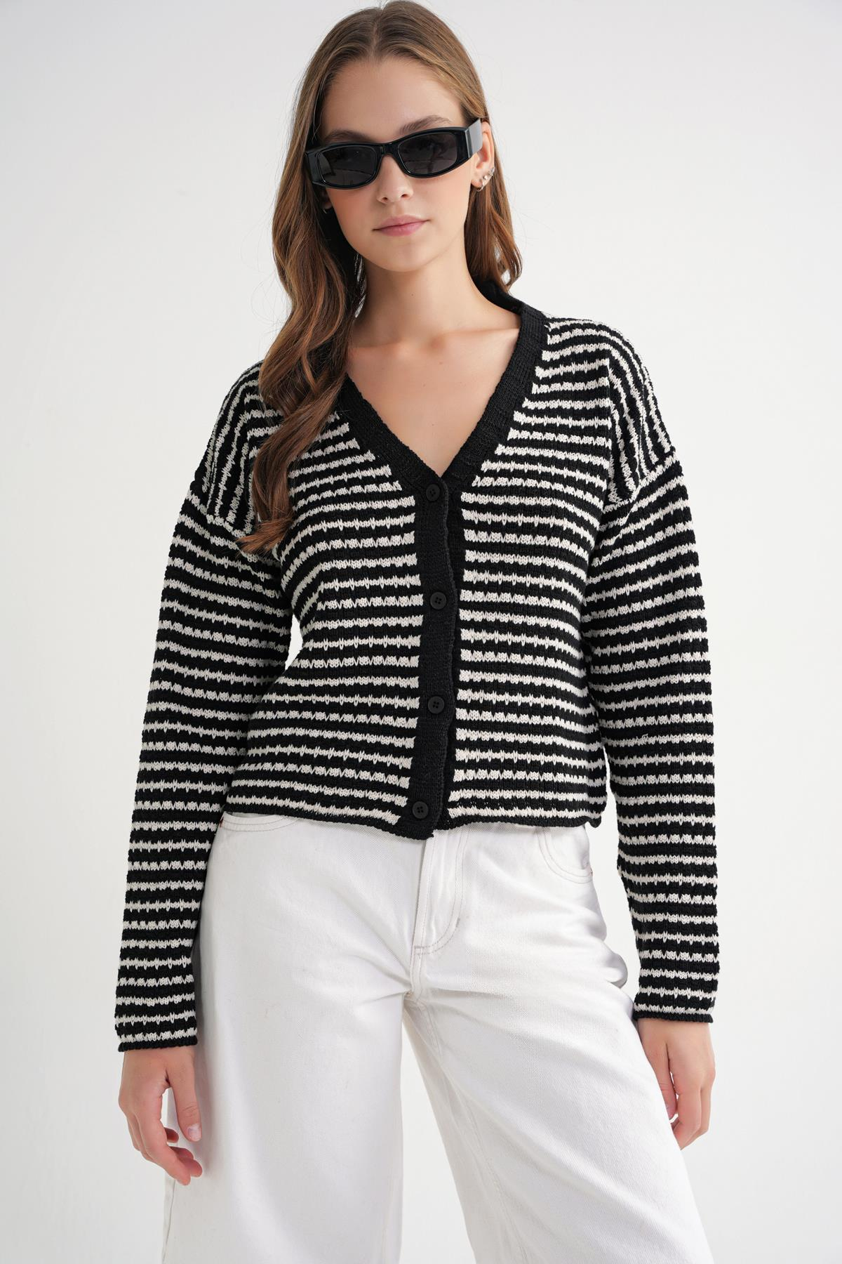 6948 Kadın V Yaka İnce Çizgili Triko Hırka Siyah