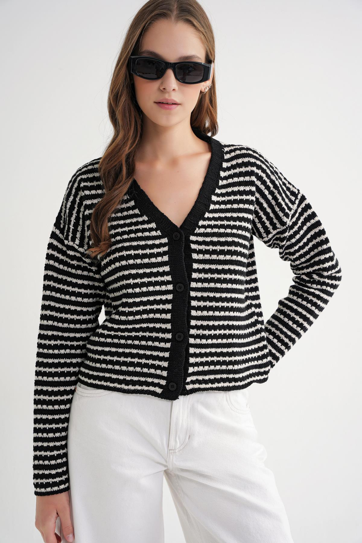 6948 Kadın V Yaka İnce Çizgili Triko Hırka Siyah