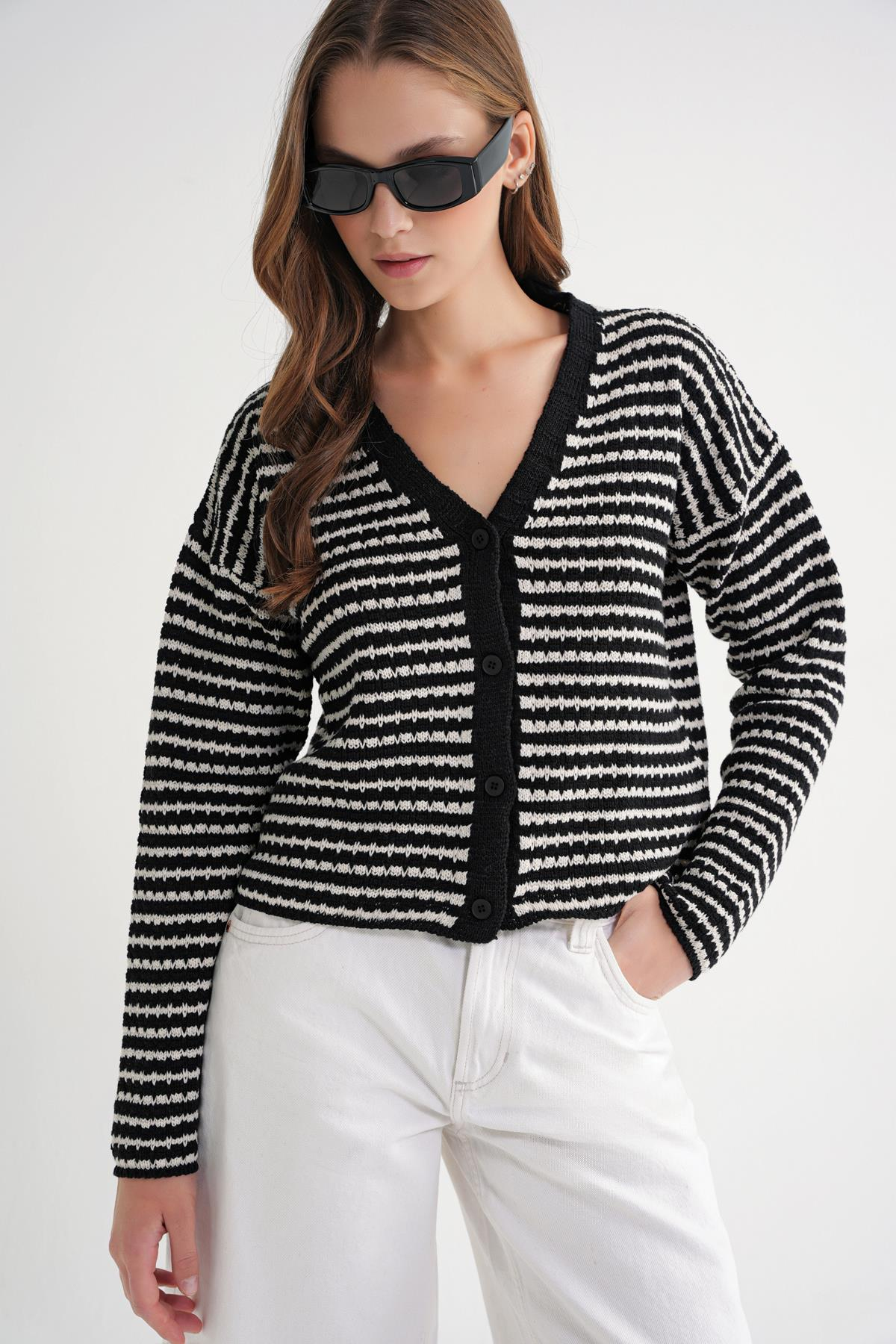 6948 Kadın V Yaka İnce Çizgili Triko Hırka Siyah