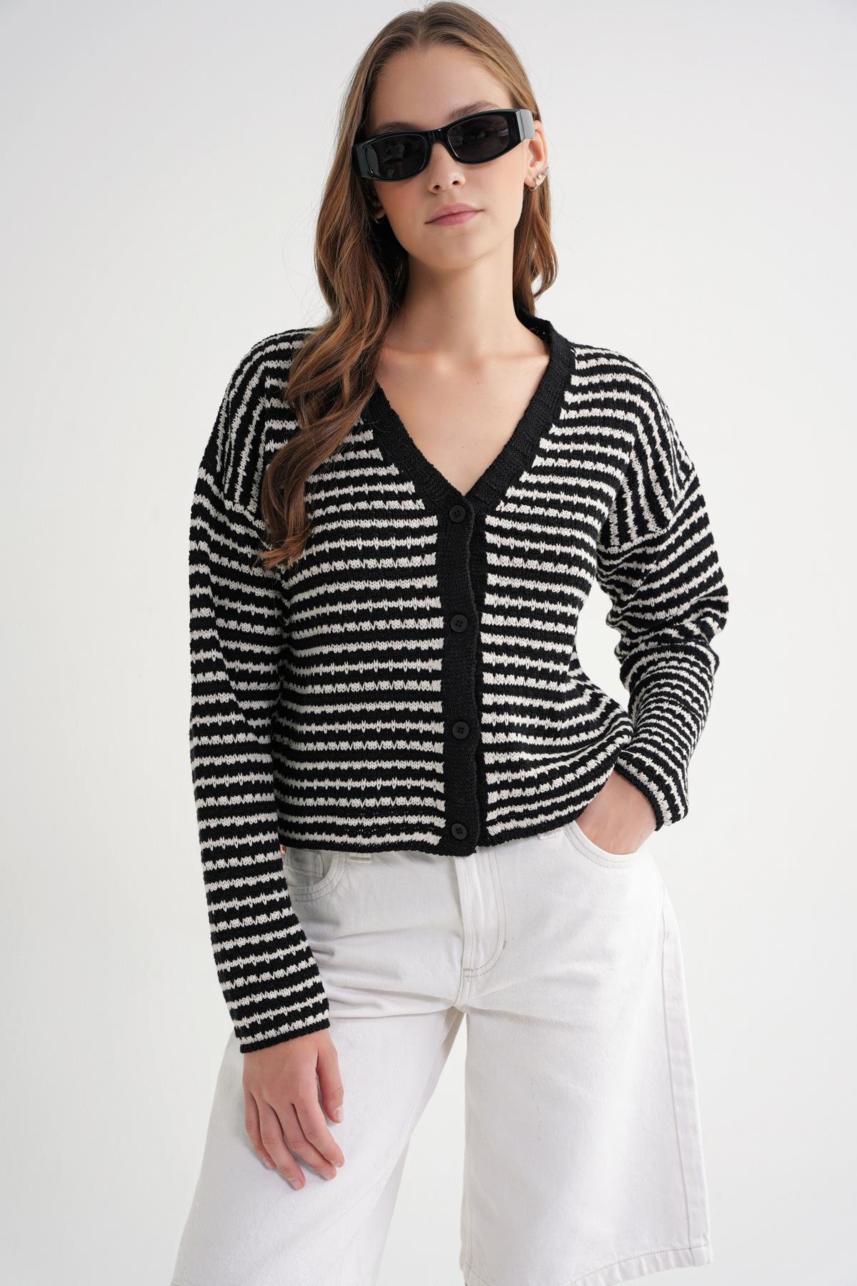 6948 Kadın V Yaka İnce Çizgili Triko Hırka Siyah