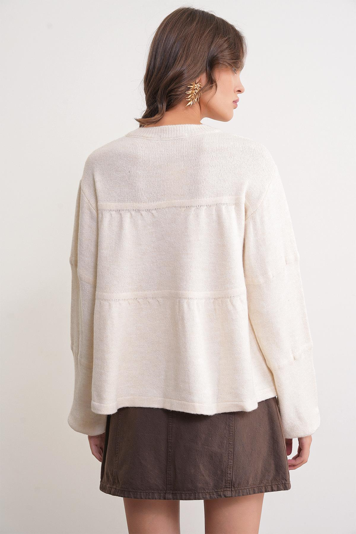 6950 Kadın Yakası Bağcıklı Pileli Triko Kazak Naturel