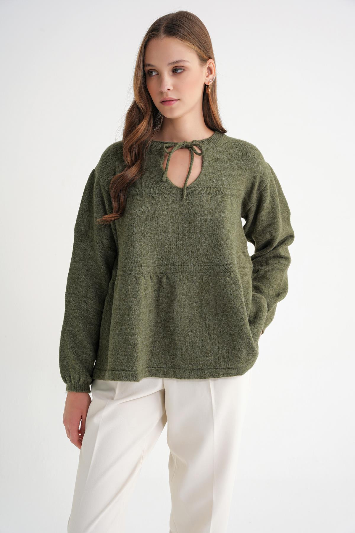 6950 Kadın Yakası Bağcıklı Pileli Triko Kazak Haki