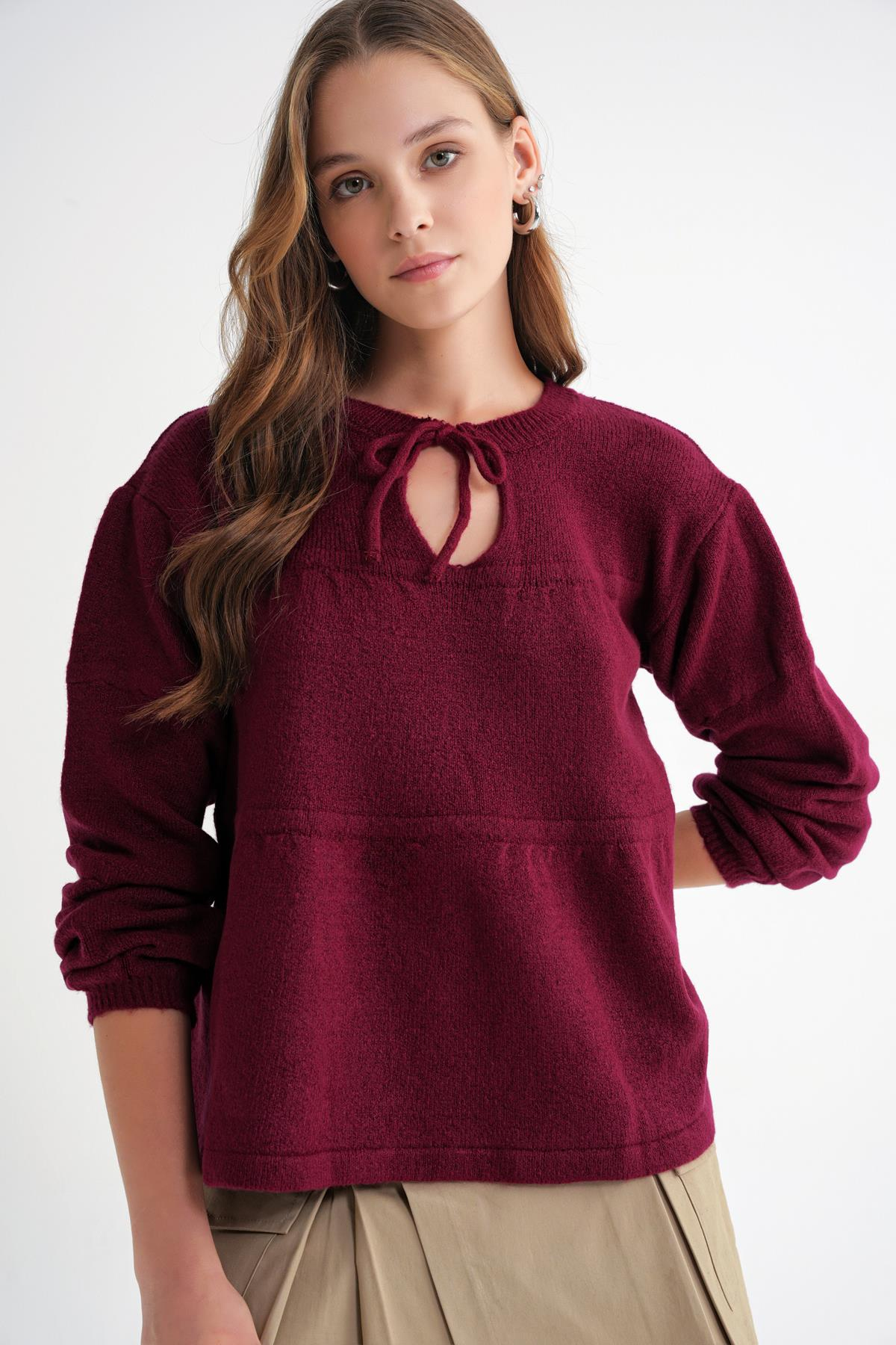6950 Kadın Yakası Bağcıklı Pileli Triko Kazak Bordo