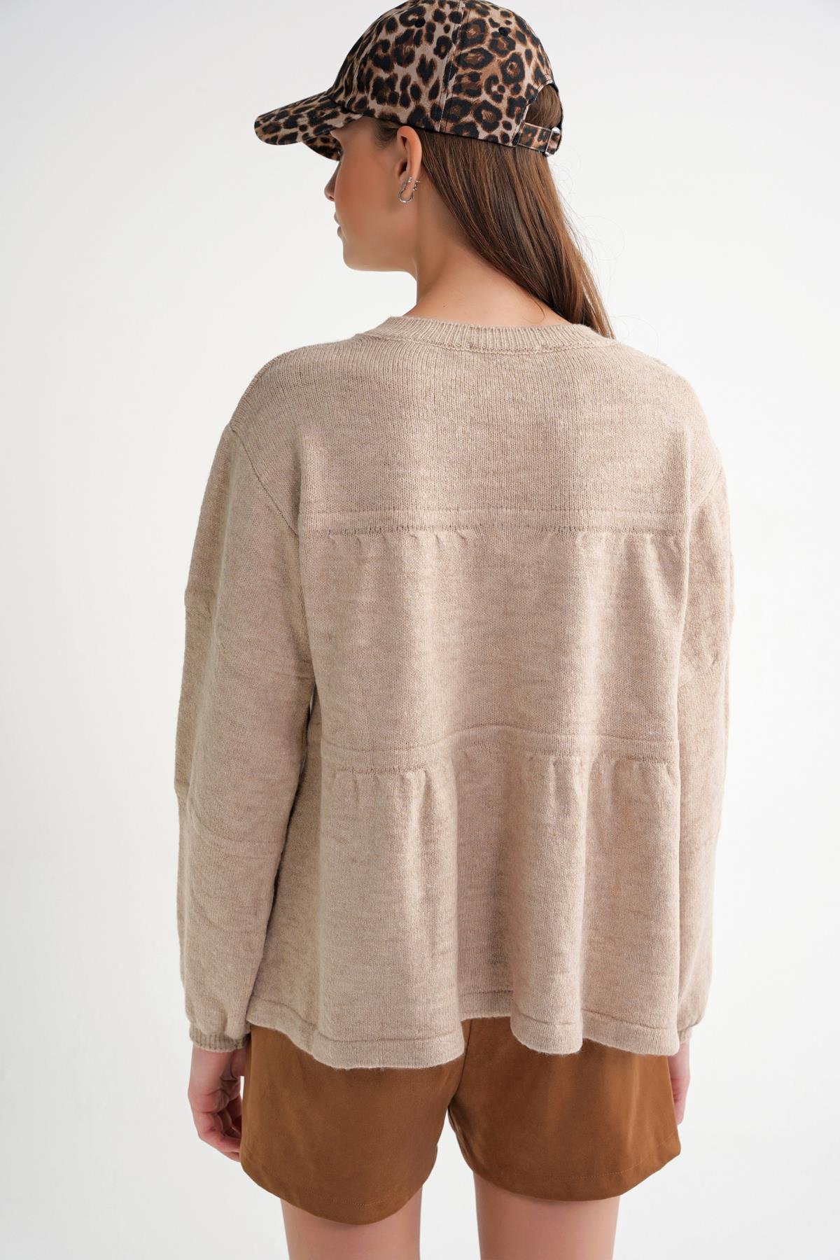 6950 Kadın Yakası Bağcıklı Pileli Triko Kazak Bej