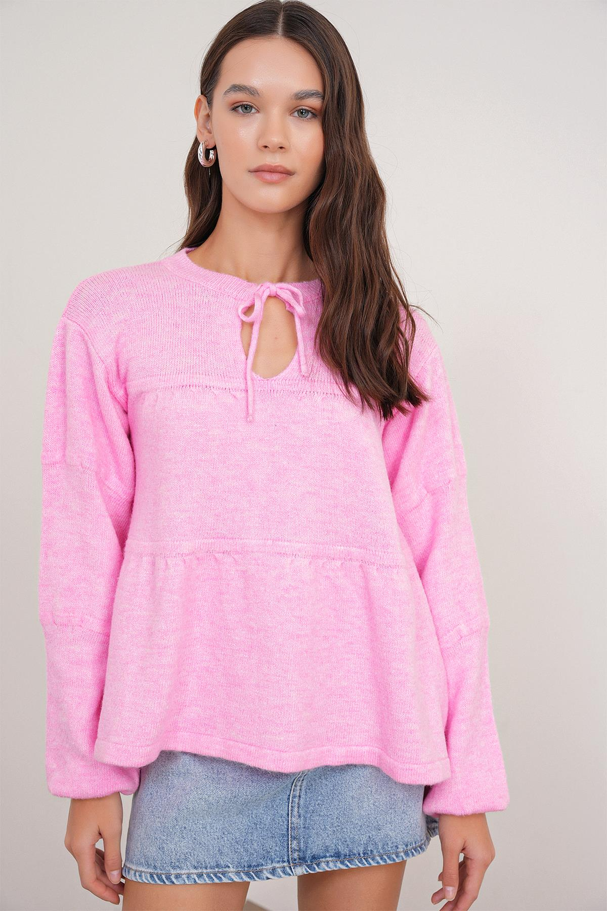 6950 Kadın Yakası Bağcıklı Pileli Triko Kazak Pembe