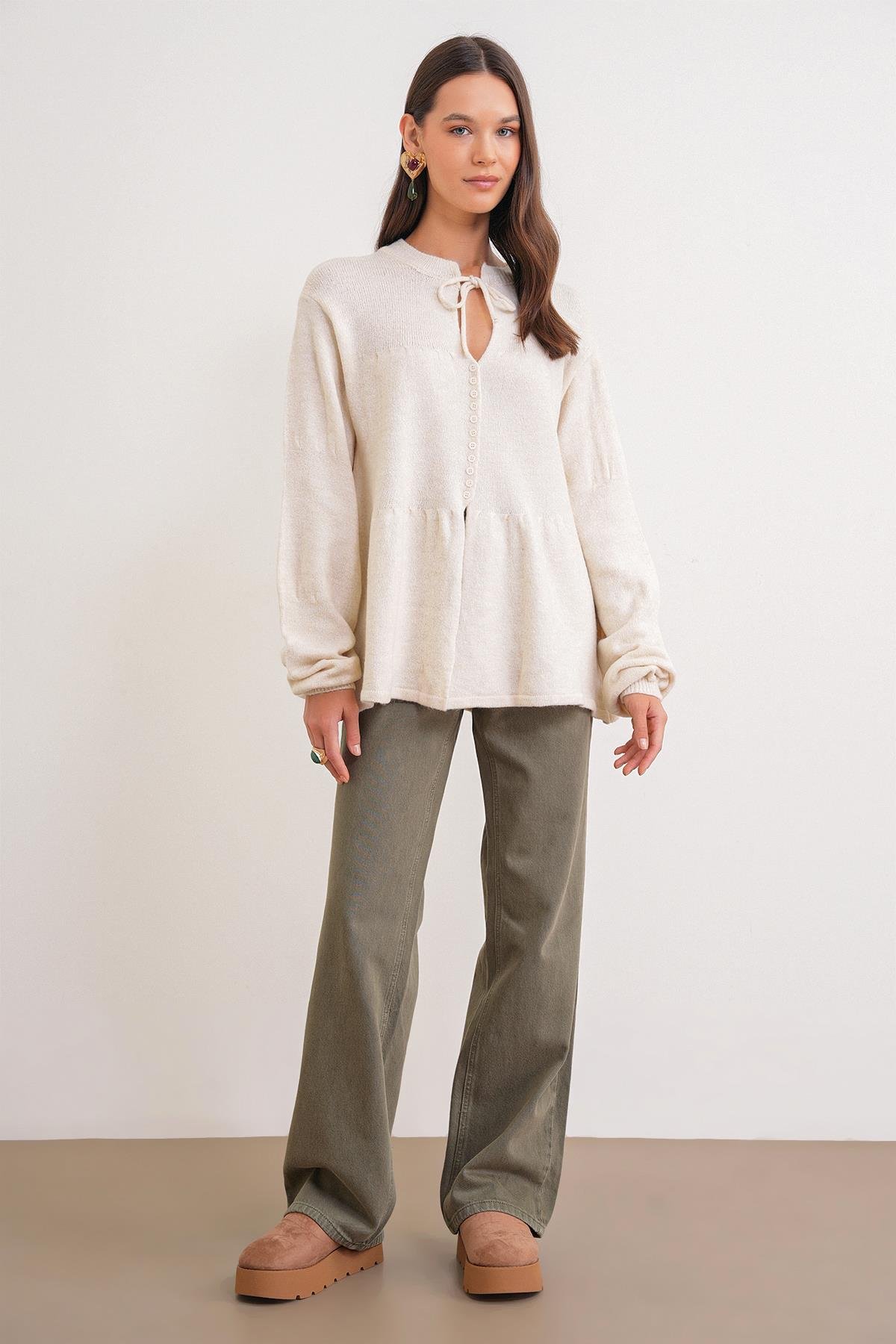 6952 Kadın Bağlamalı Düğme Detaylı Triko Kazak Naturel