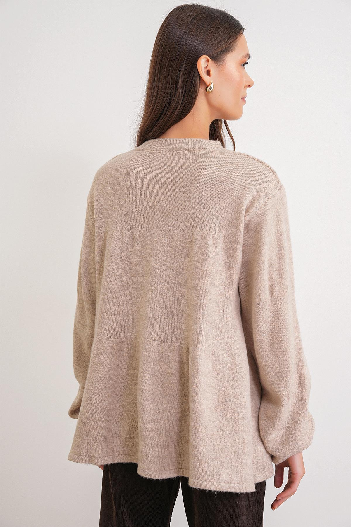 6952 Kadın Bağlamalı Düğme Detaylı Triko Kazak Bej