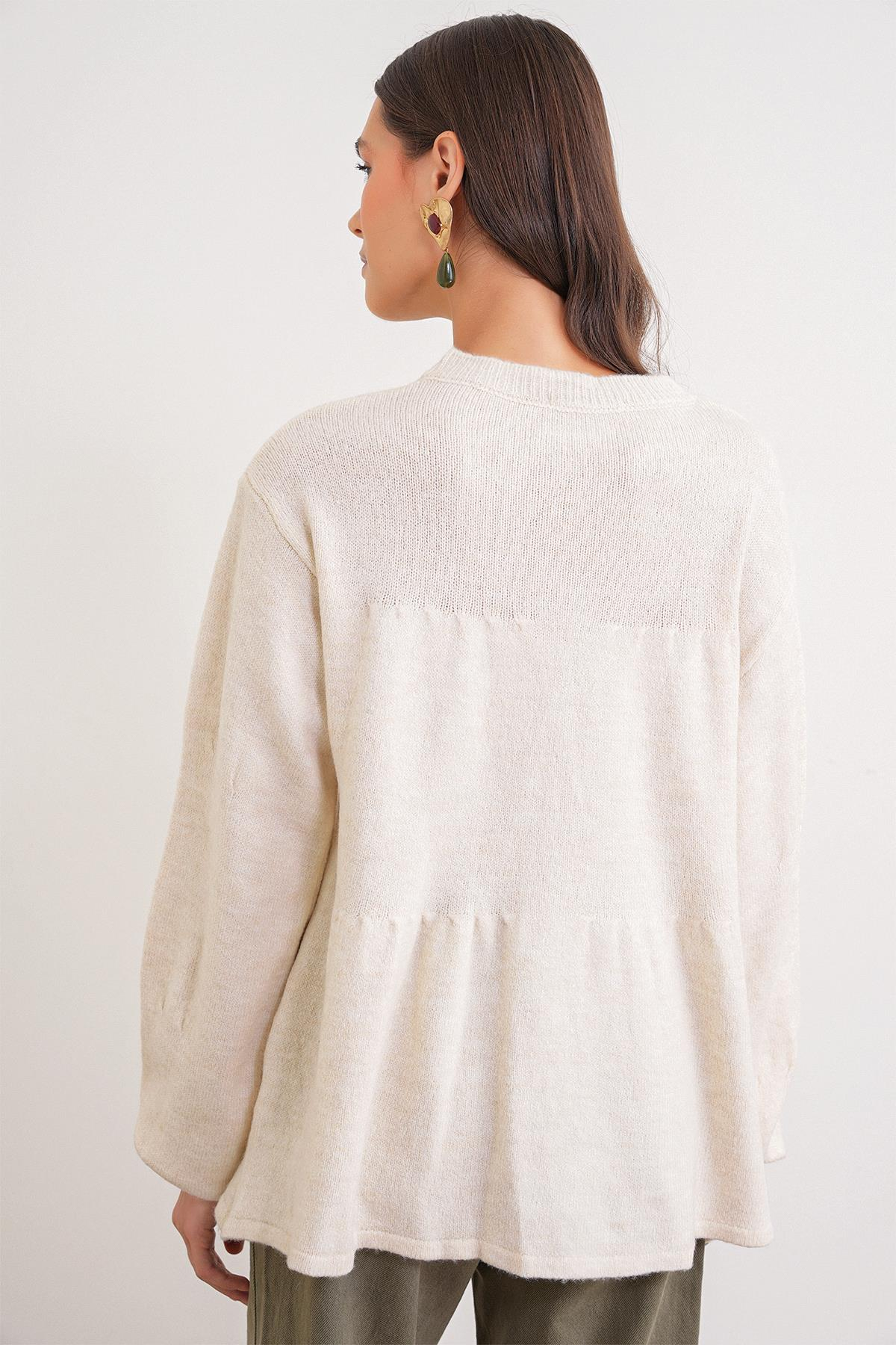 6952 Kadın Bağlamalı Düğme Detaylı Triko Kazak Naturel