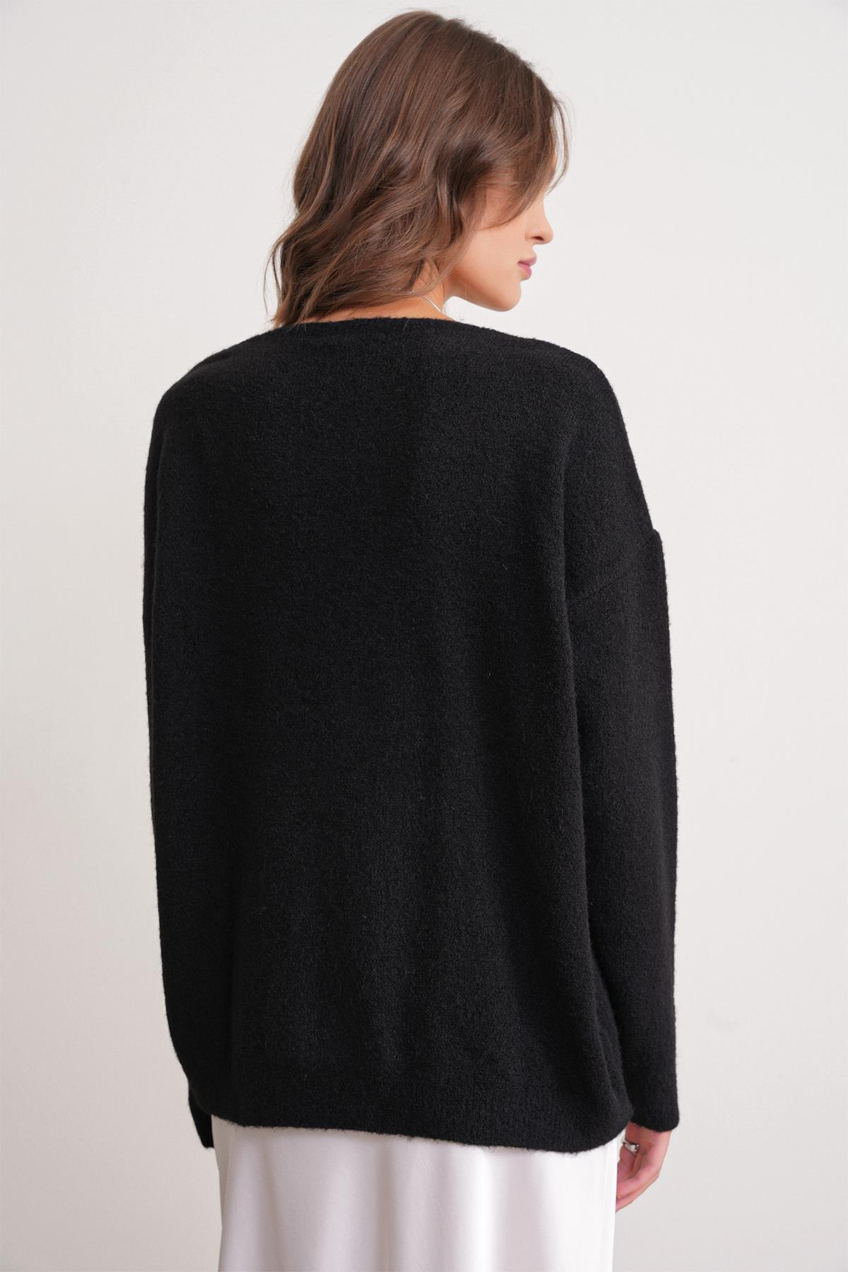 6953 Kadın Oversize Kalp Nakışlı Hırka Siyah