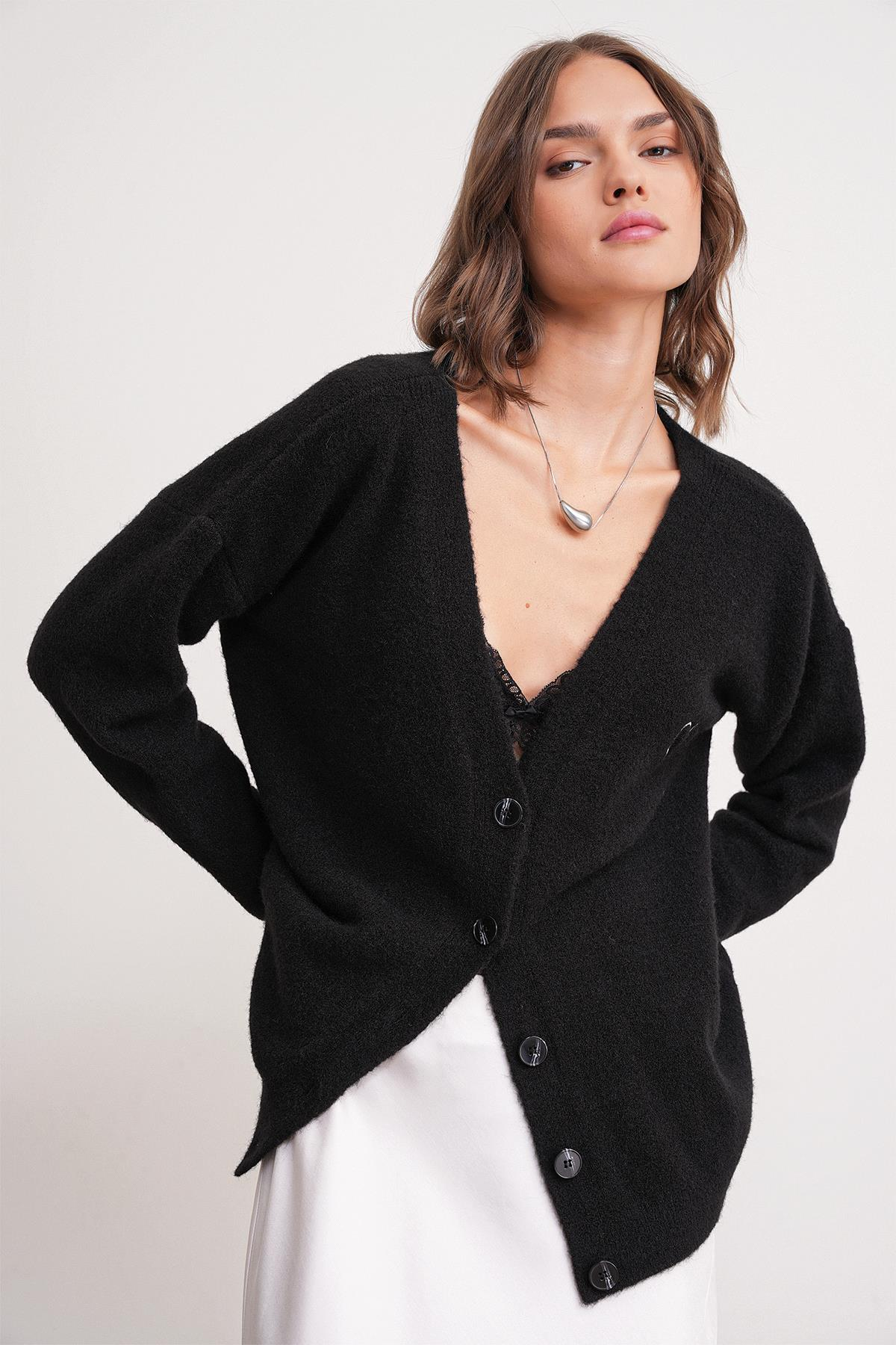 6953 Kadın Oversize Kalp Nakışlı Hırka Siyah