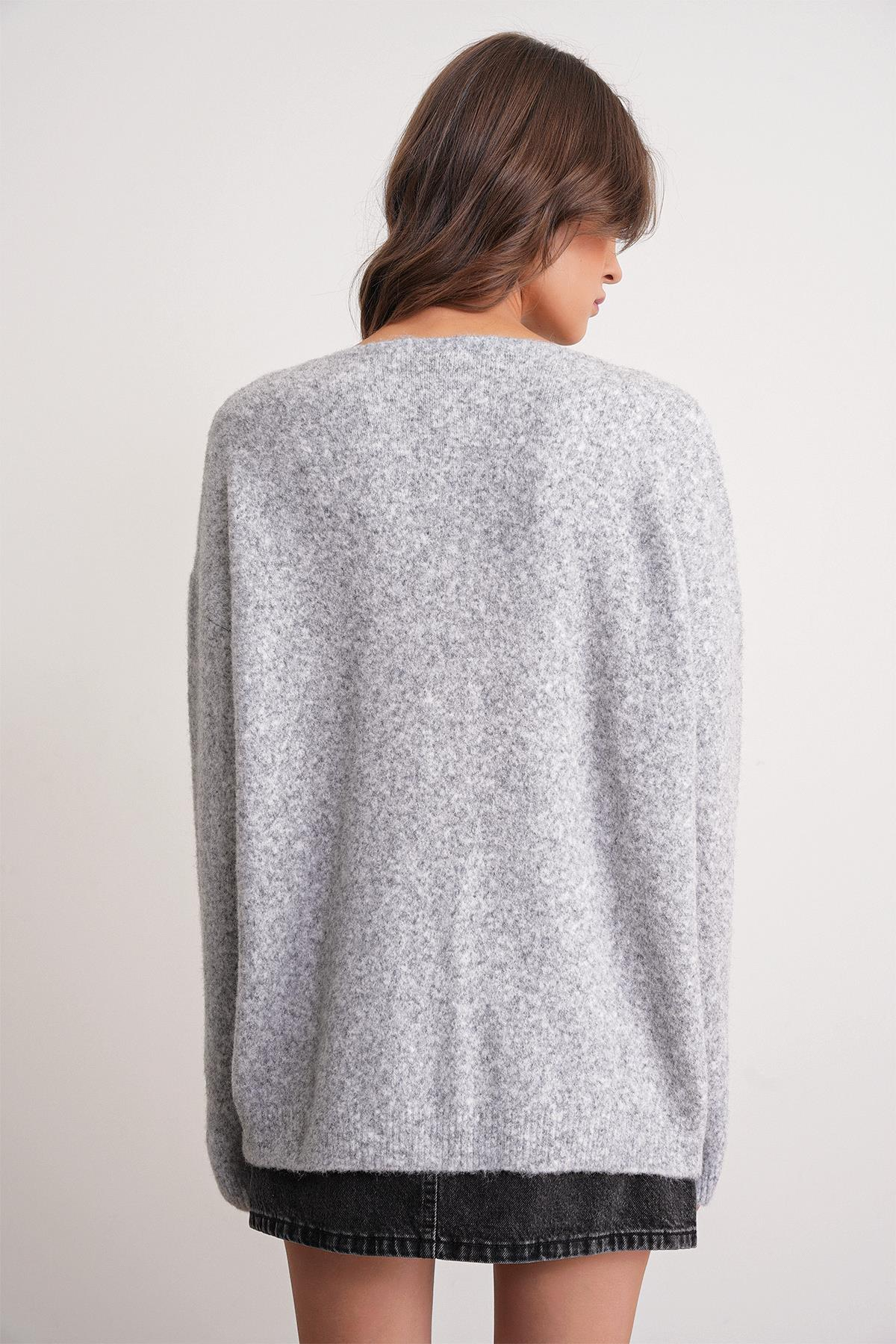 6953 Kadın Oversize Kalp Nakışlı Hırka Gri