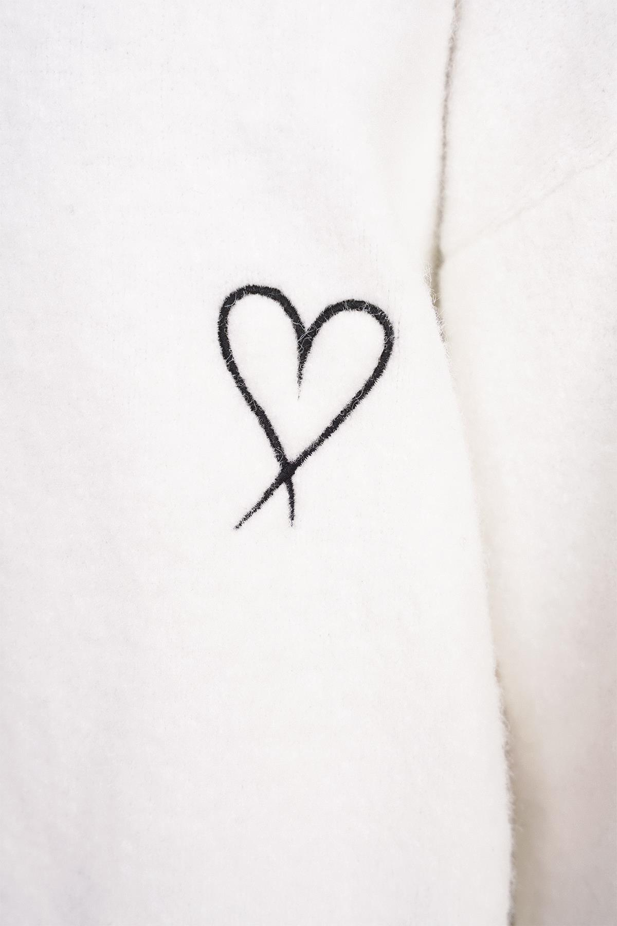 6953 Kadın Oversize Kalp Nakışlı Hırka Kemik