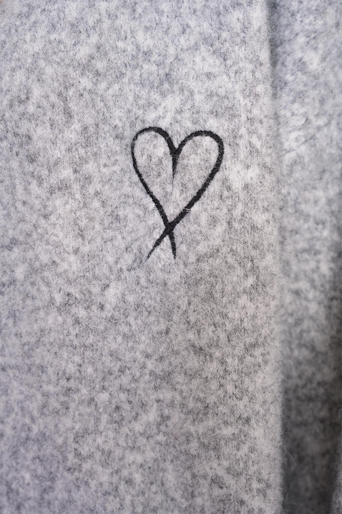 6953 Kadın Oversize Kalp Nakışlı Hırka Gri