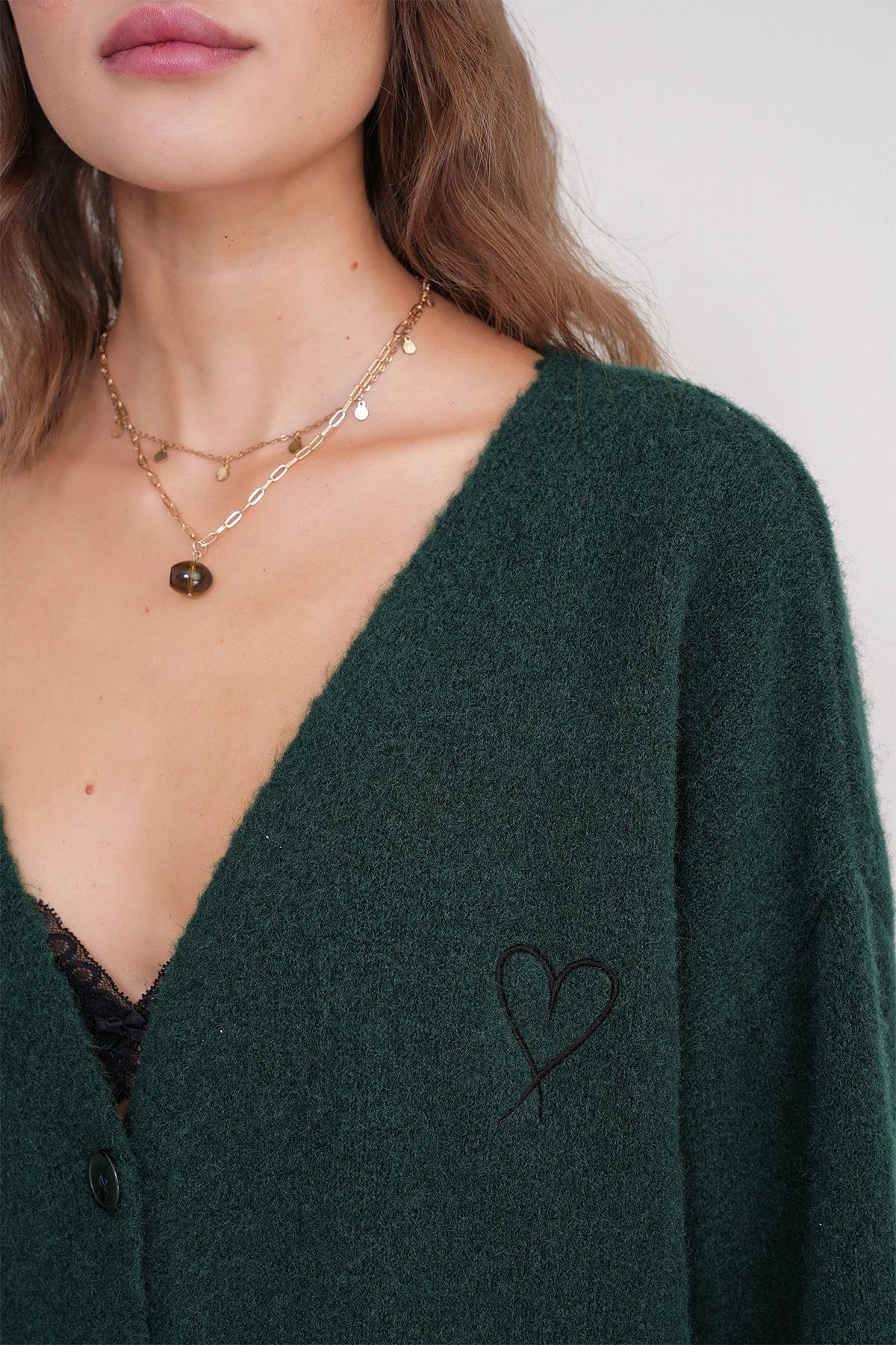 6953 Kadın Oversize Yün Karışımlı Premium Kalp Nakışlı Hırka Zümrüt