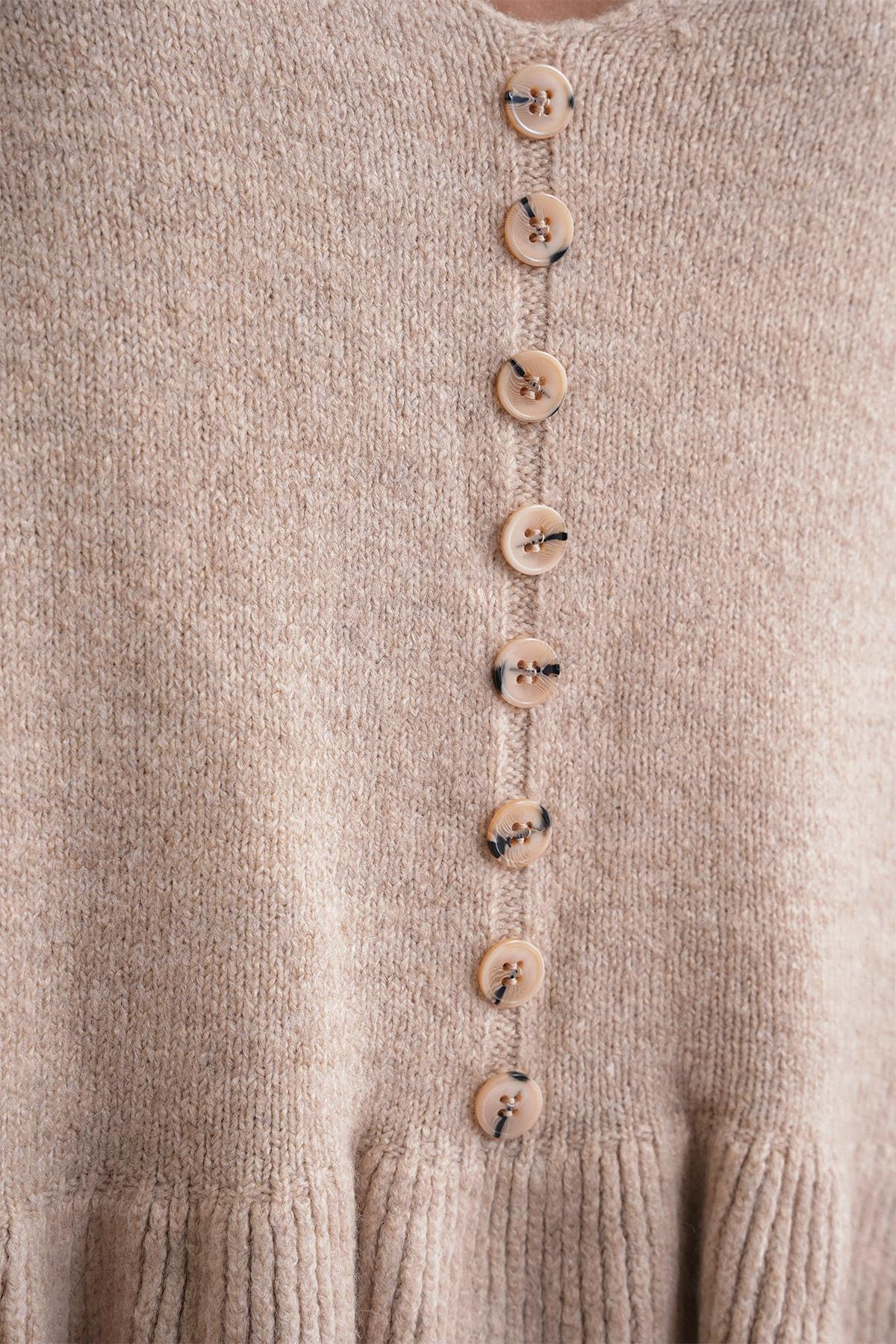 6954 Kadın Fırfır Detaylı V Yaka Triko Kazak Bej