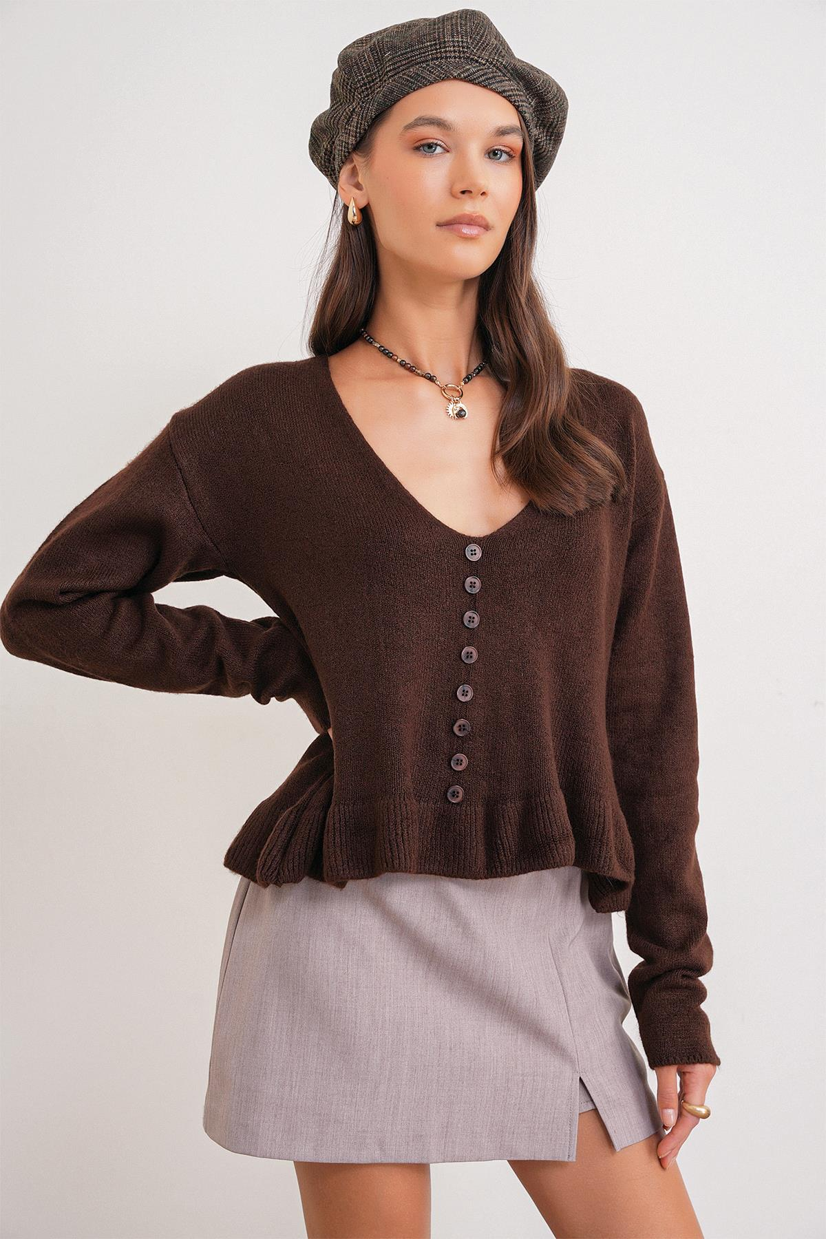6954 Kadın Fırfır Detaylı V Yaka Triko Kazak Kahve