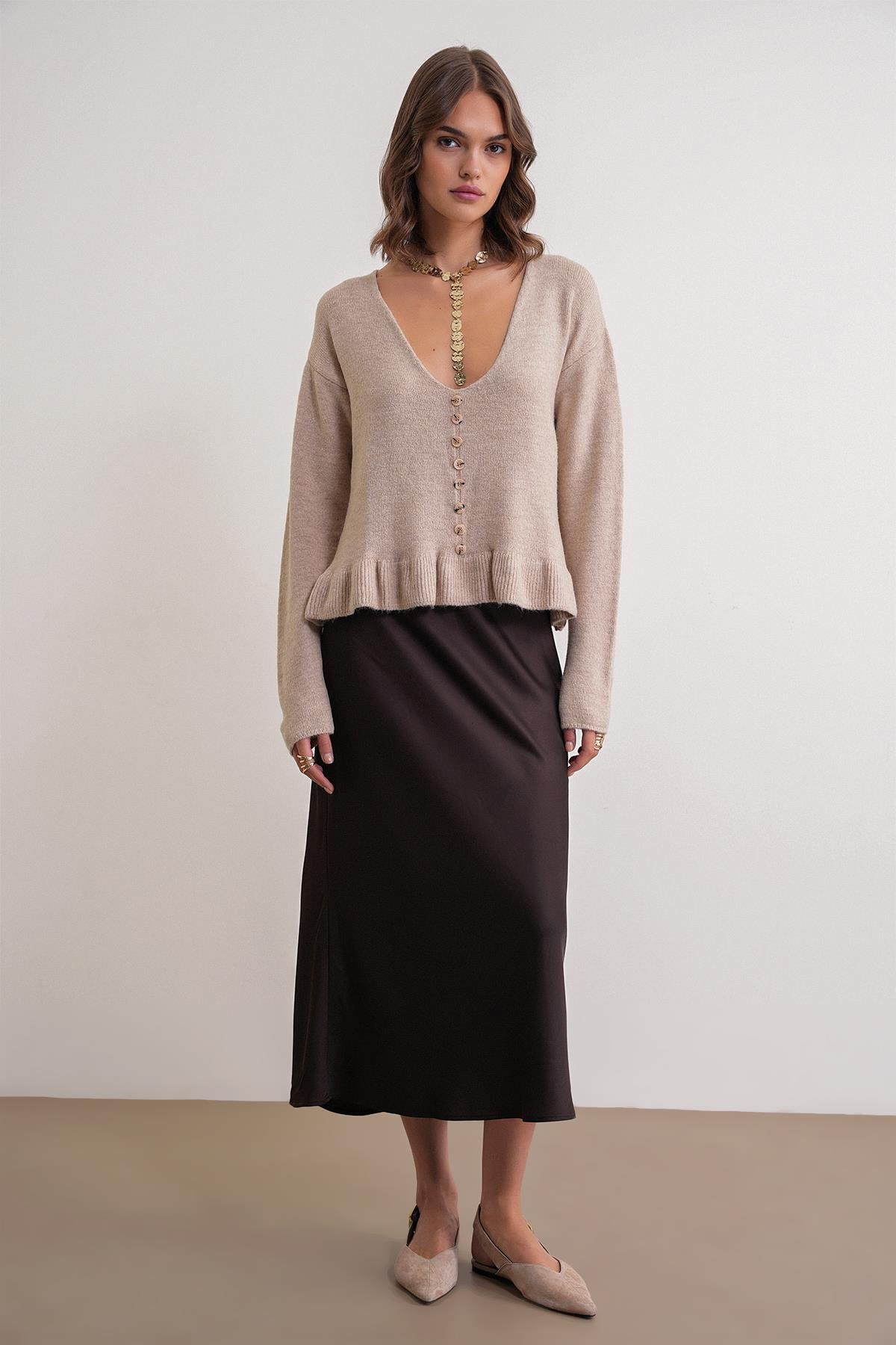 6954 Kadın Fırfır Detaylı V Yaka Triko Kazak Bej