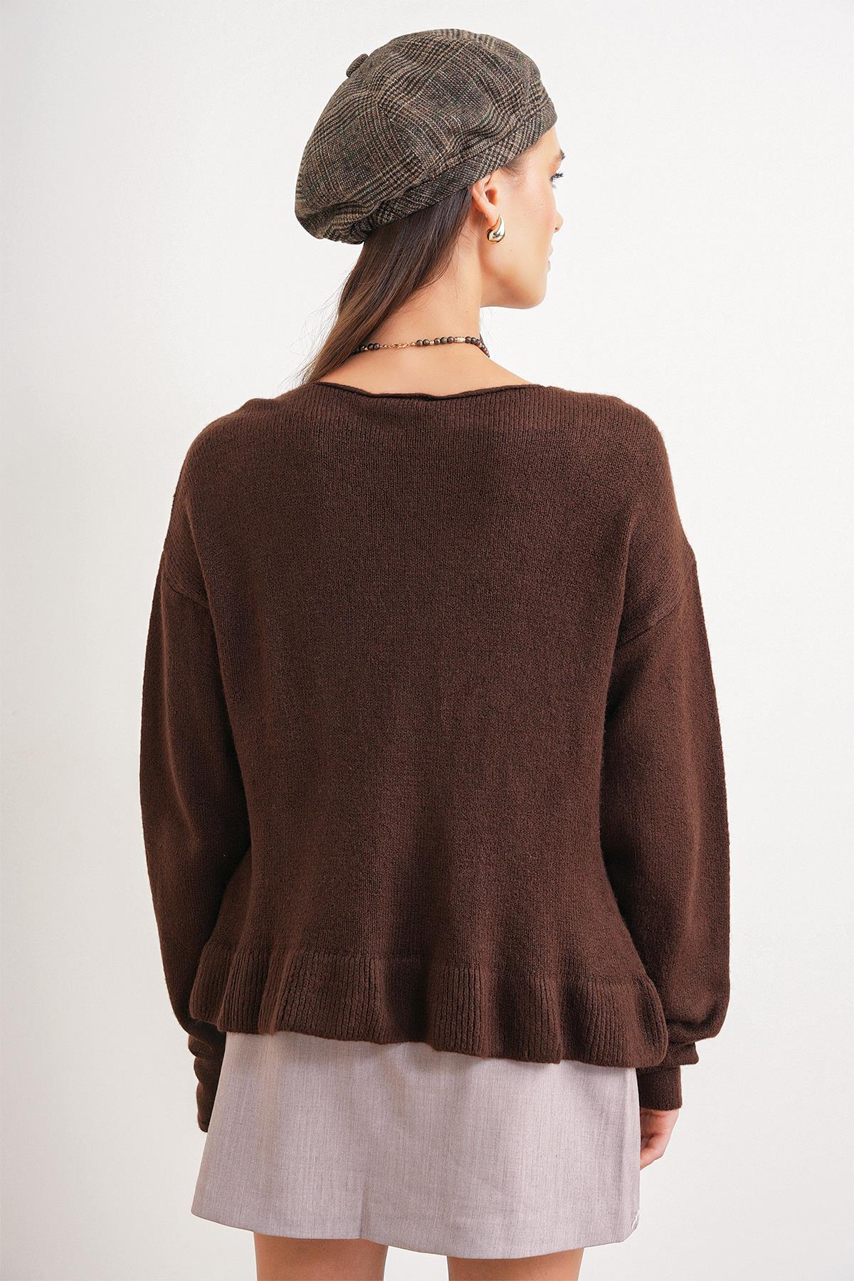 6954 Kadın Fırfır Detaylı V Yaka Triko Kazak Kahve