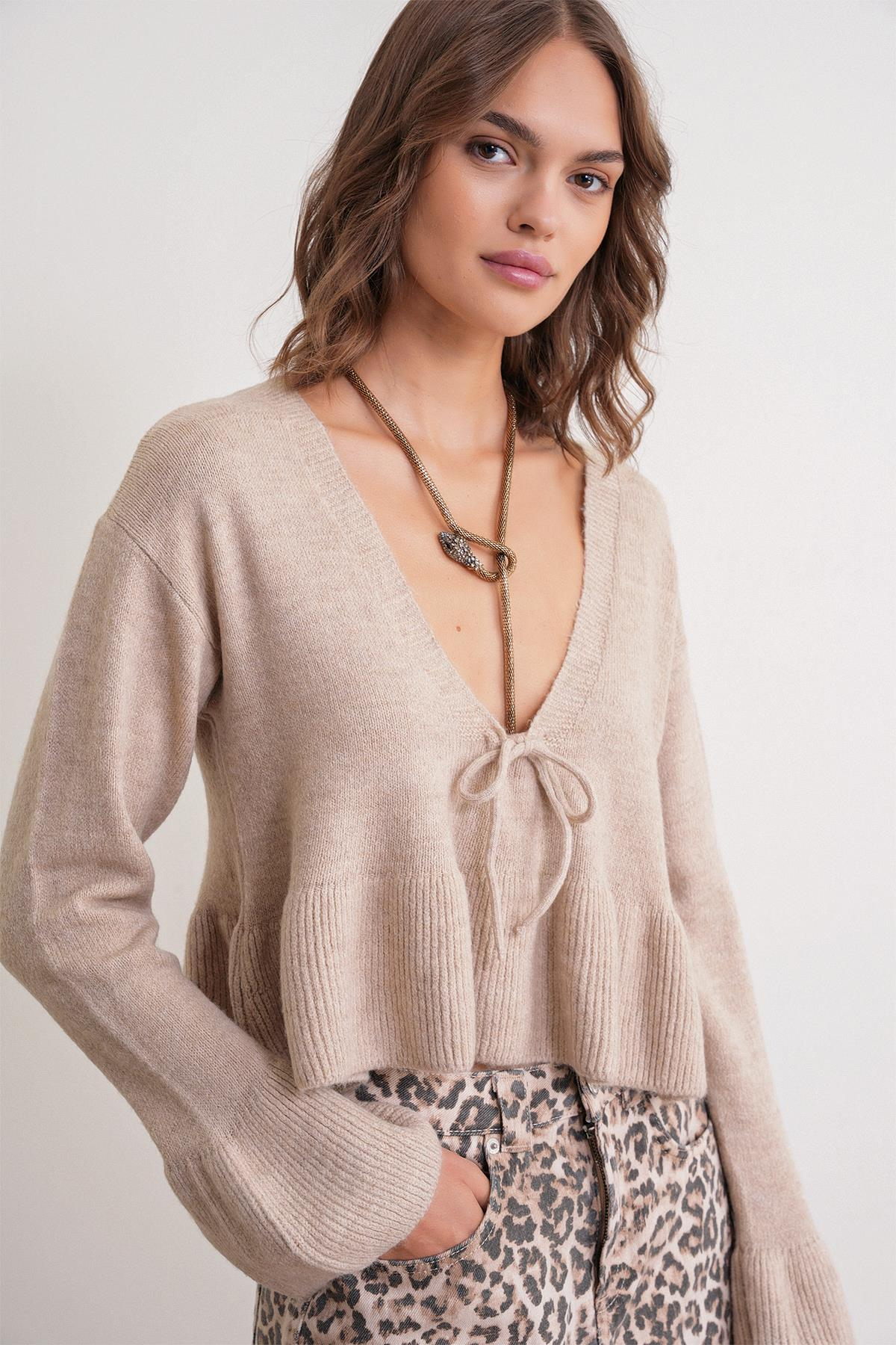 6955 Kadın Fırfırlı Triko Kazak Bej