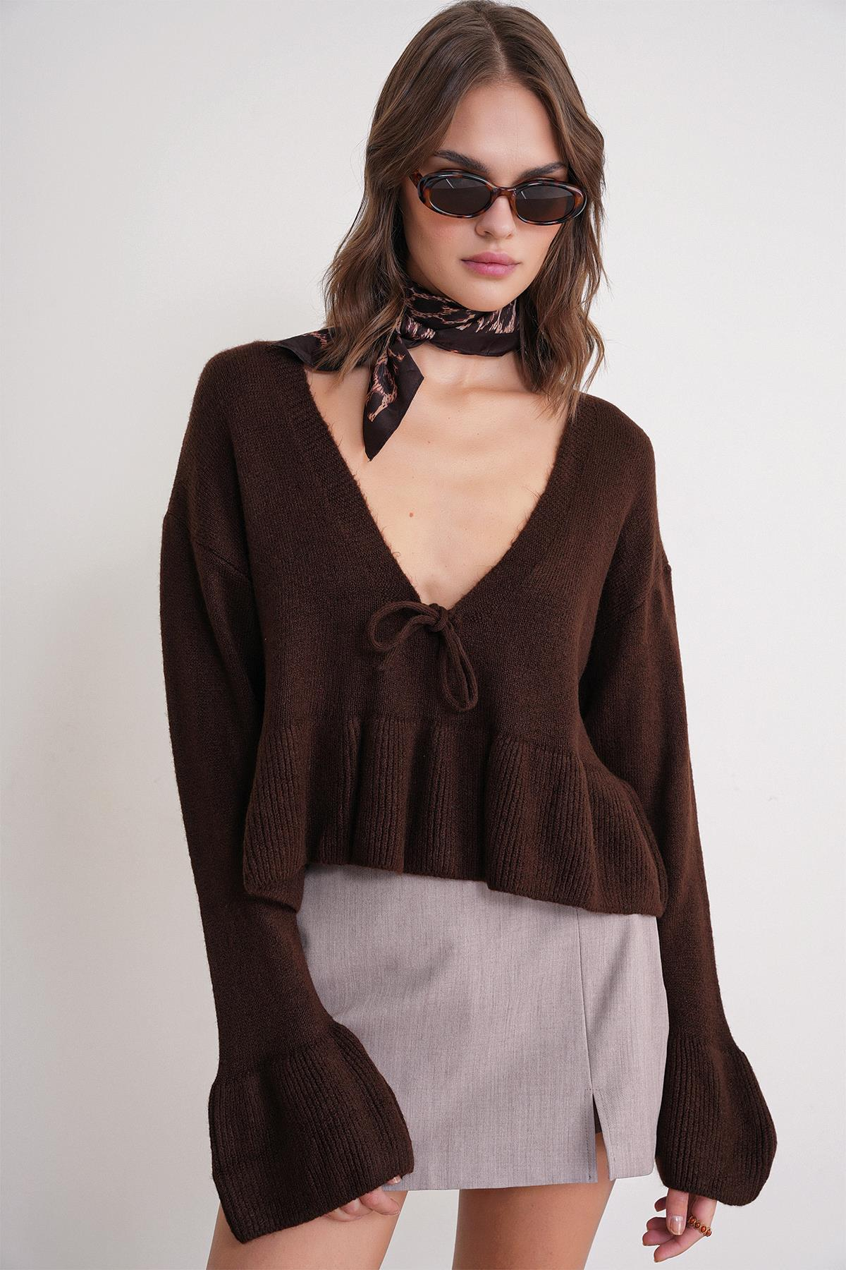 6955 Kadın Fırfırlı Triko Kazak Kahve