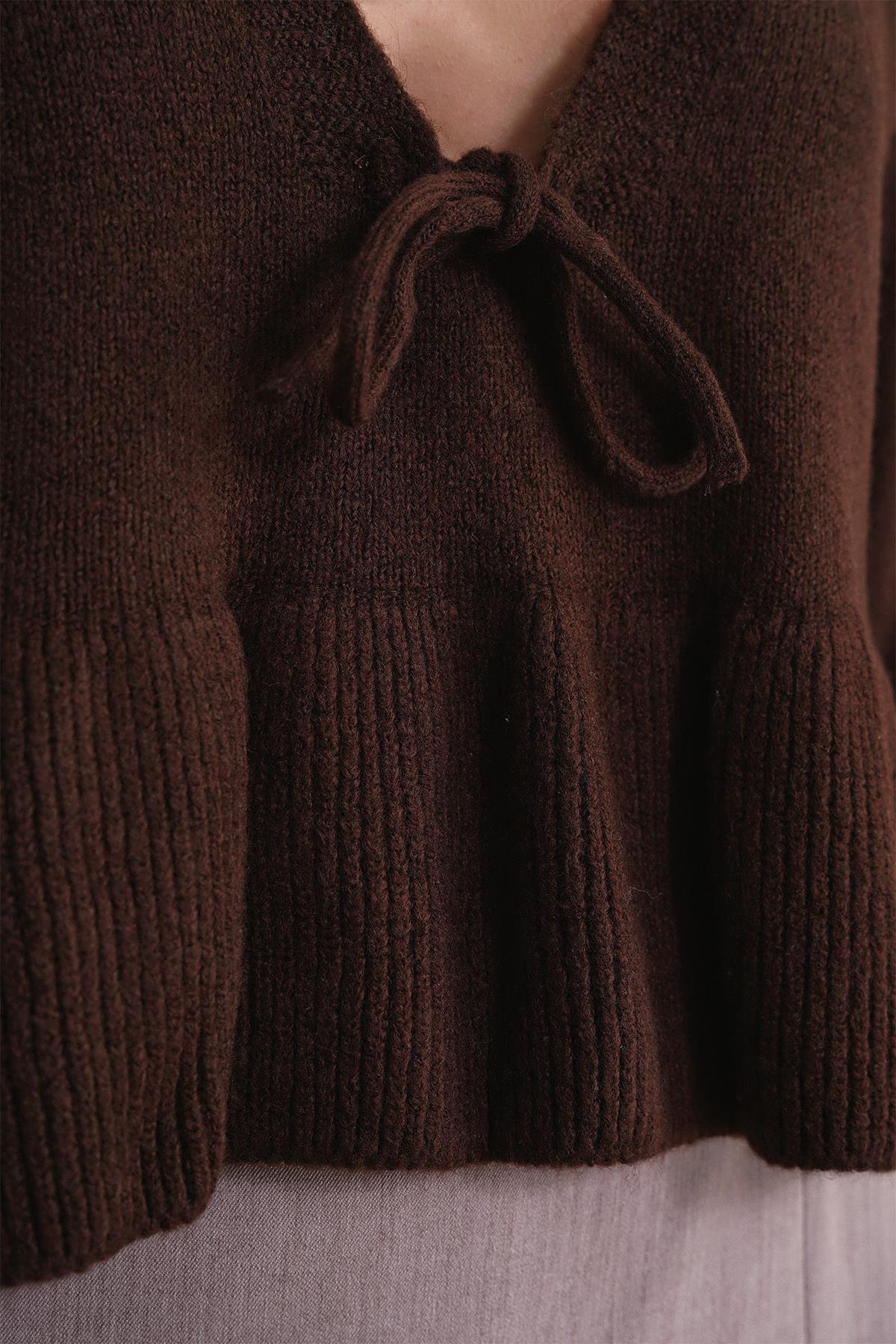 6955 Kadın Fırfırlı Triko Kazak Kahve