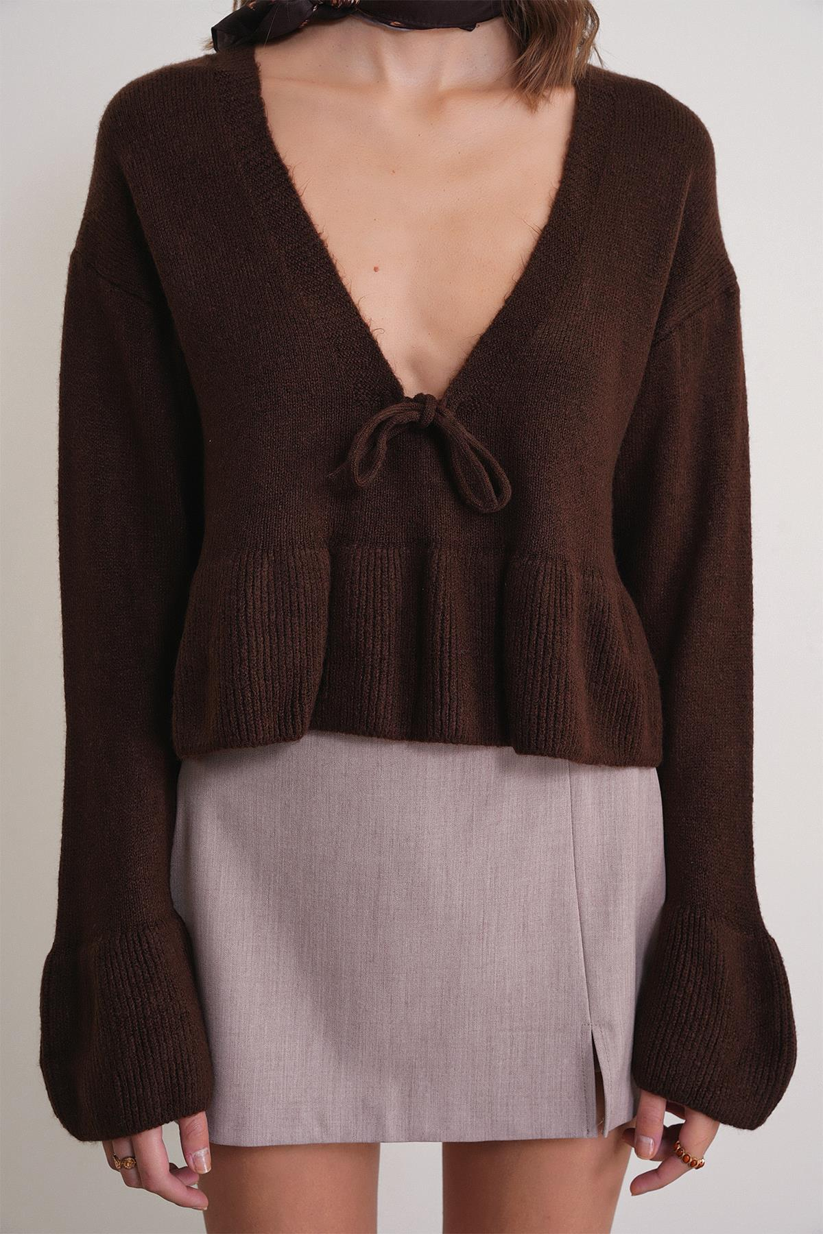 6955 Kadın Fırfırlı Triko Kazak Kahve