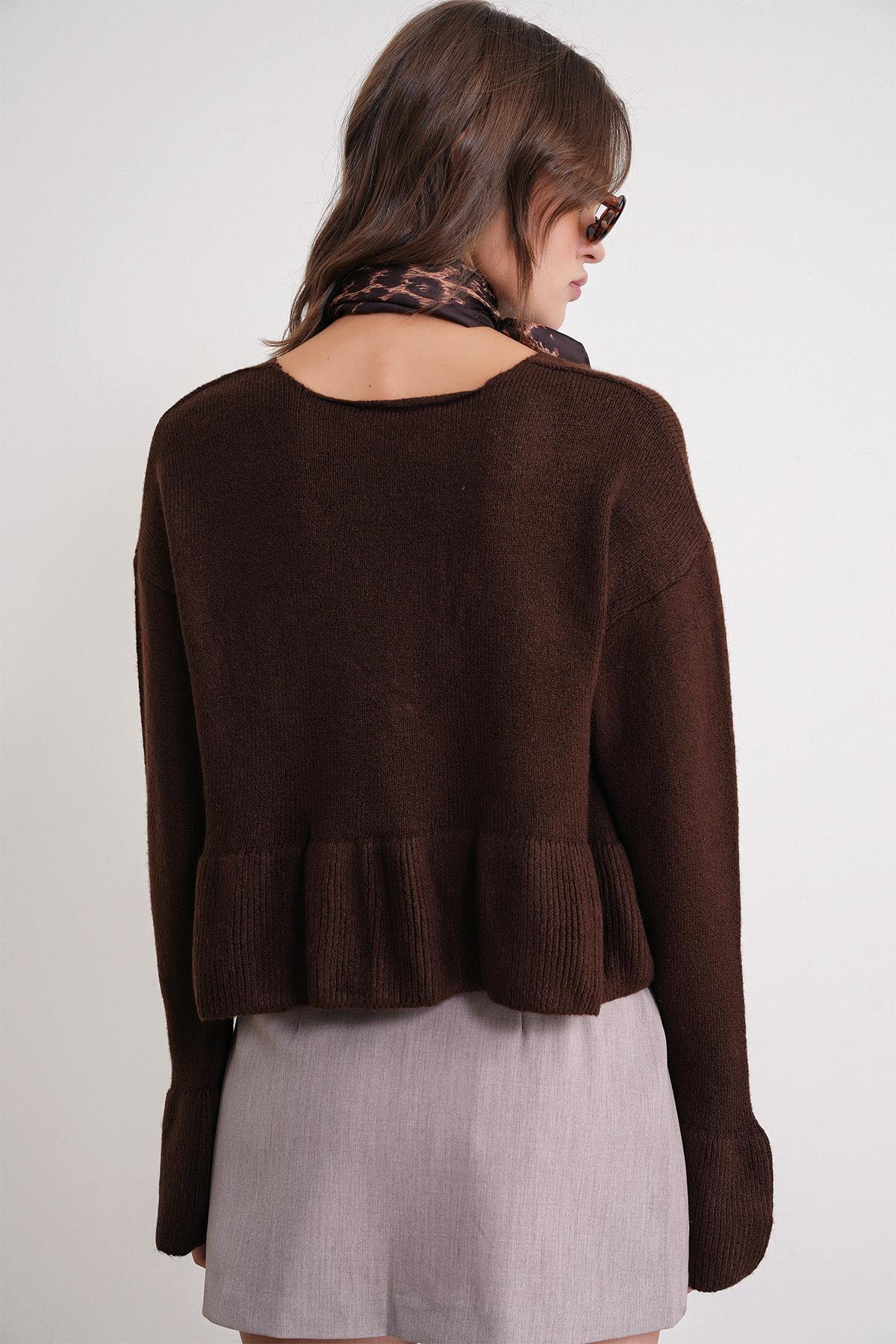 6955 Kadın Fırfırlı Triko Kazak Kahve