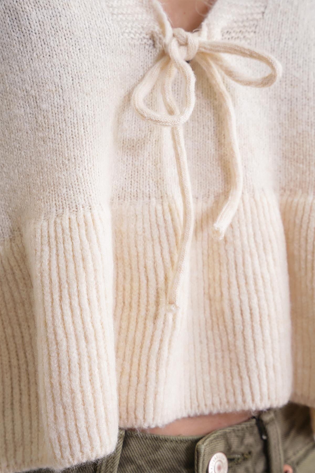 6955 Kadın Fırfırlı Triko Kazak Naturel