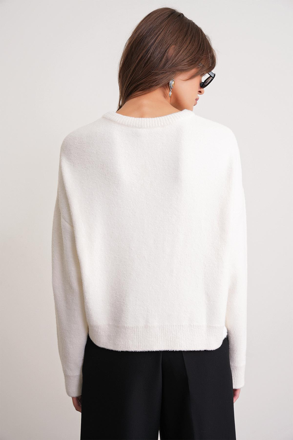 6956 Kadın Taş Düğme Detaylı Triko Hırka Kemik